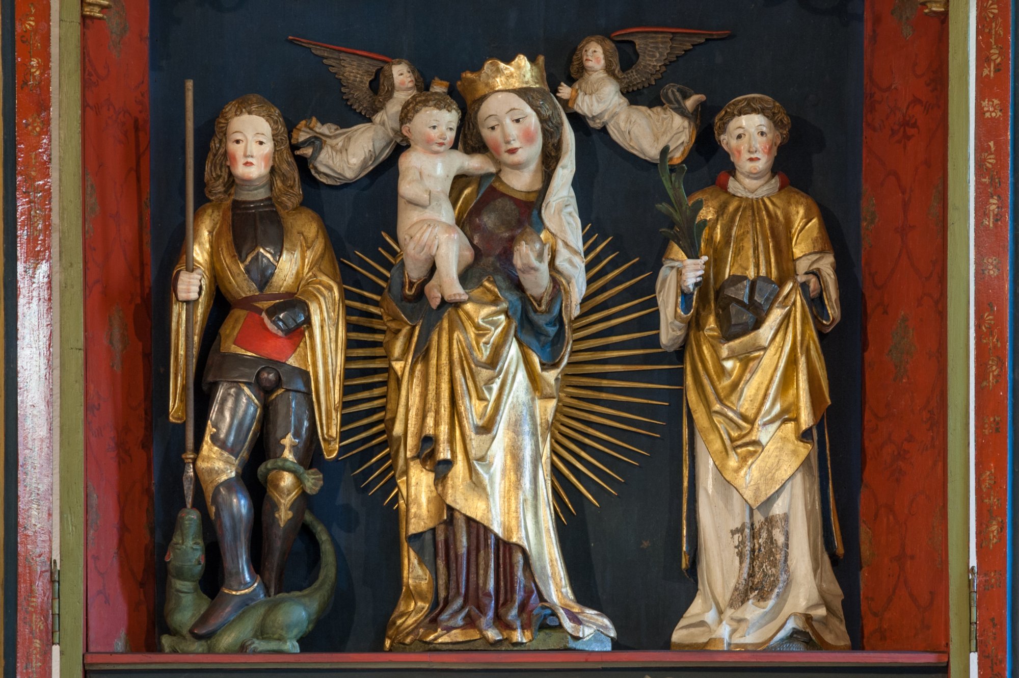 Georgskirche Mittelrot Georgskirche in Mittelrot. Altar aus der Schule von Bartholomäus Zeitblom aus dem Jahr 1499. Von besonderer Schönheit sind die Figuren im Altarschrein. Rechts der Märtyrer Stephanus, links der heilige Georg und in der Mitte die Mutter Maria mit dem Christuskind.