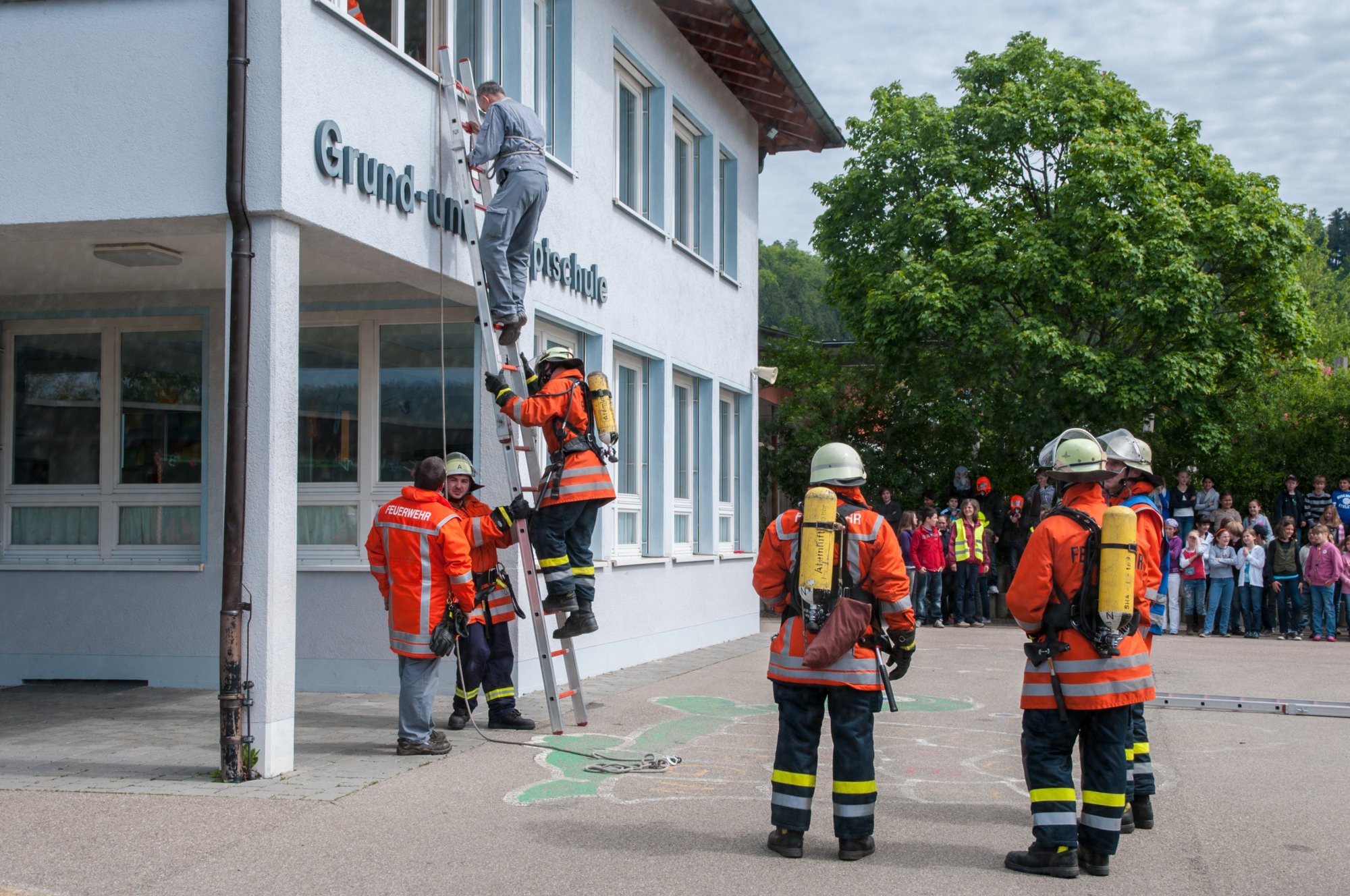 Einsatzübung Feuerwehr Oberrot an der GHS Einsatzübung Feuerwehr Oberrot an der GHS