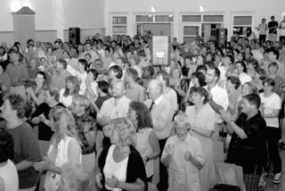 Glory Gospel Singers in Oberrot Do you have a good time? rief der schwarze Sänger den über 300 Zuhörern zu, die sich in der Oberrot Kultur- und Festhalle eingefunden hatten. Die Menge in der...