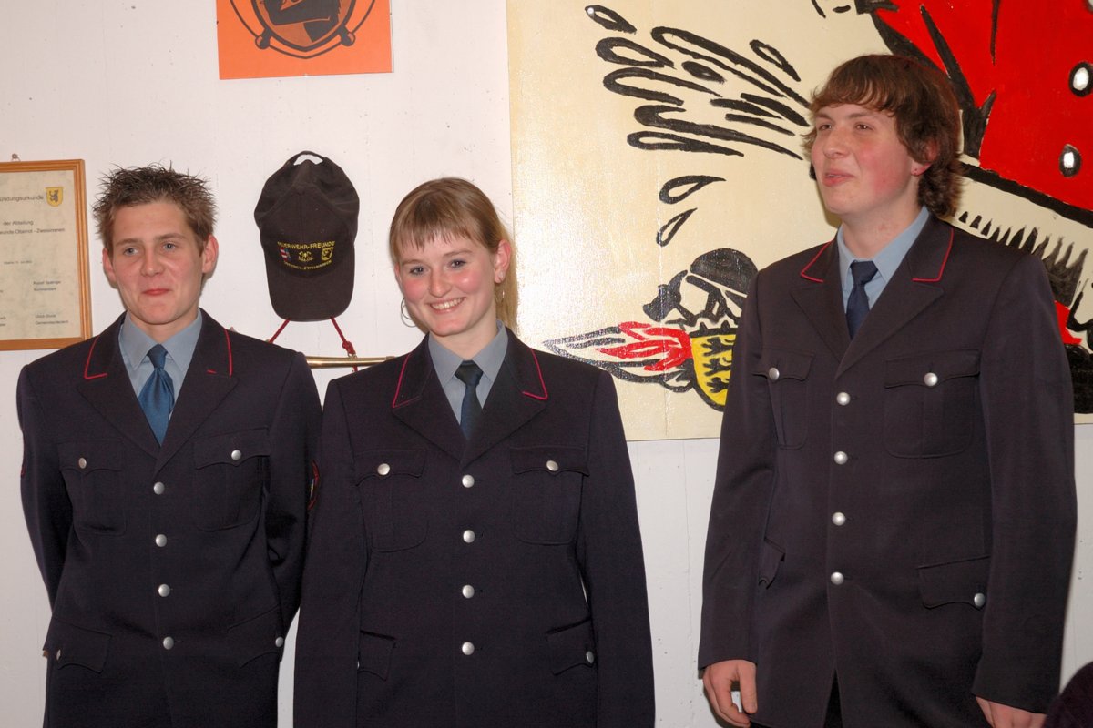 107_Presse_2006 Feuerwehrgeneralversammlung 2006 Neuaufnahmen (von links nach rechts): Tobias Rauscher, Sara Manolaras, Sebastian Hertäg