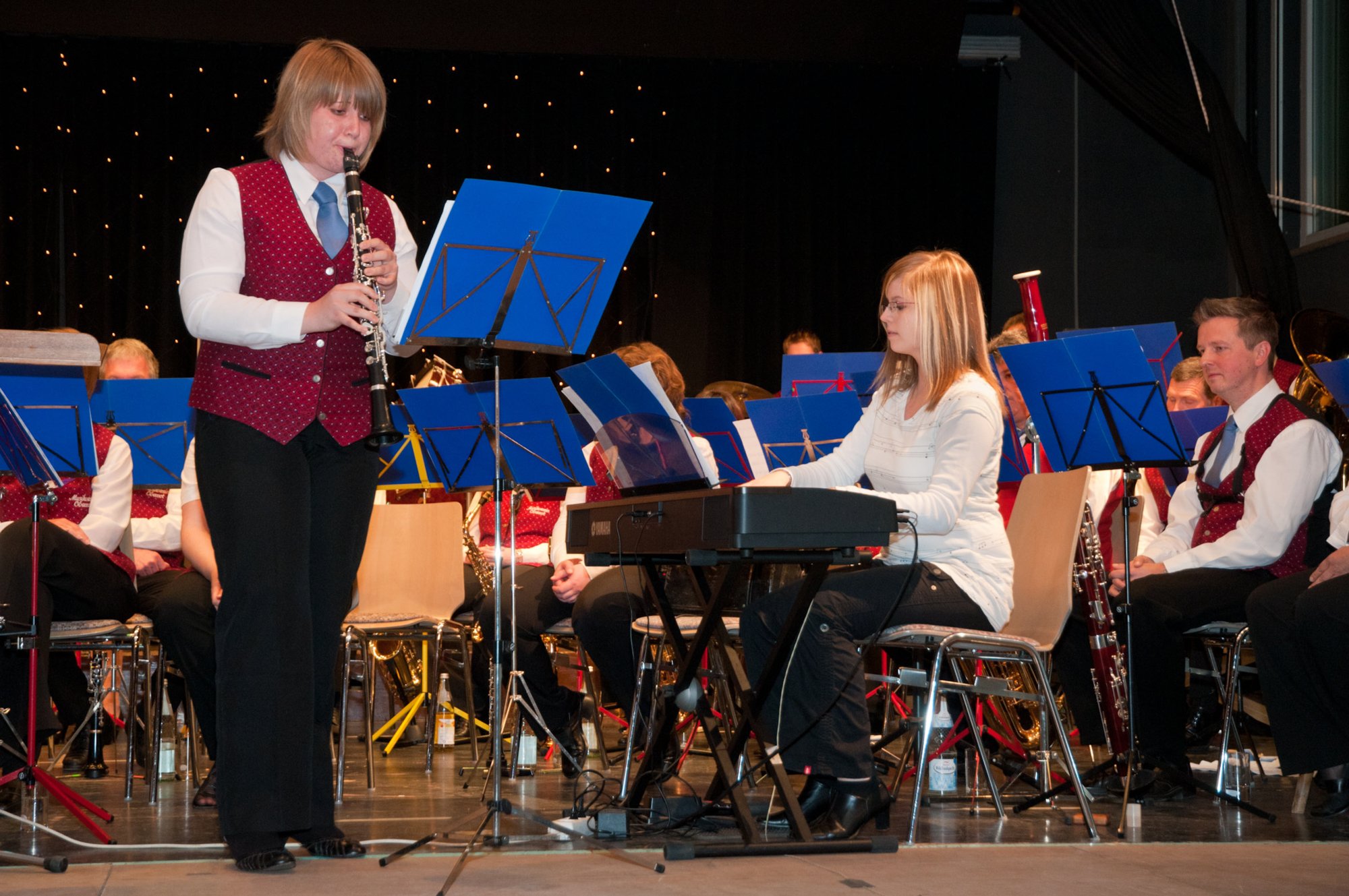 Vorösterliches Konzert des Musikvereins Oberrot Vorösterliches Konzert des Musikvereins Oberrot in der Kultur- und Festhalle Oberrot am 16. April 2010 unter Leitung von Siegmar Dierolf und Wolfgang Klenk.