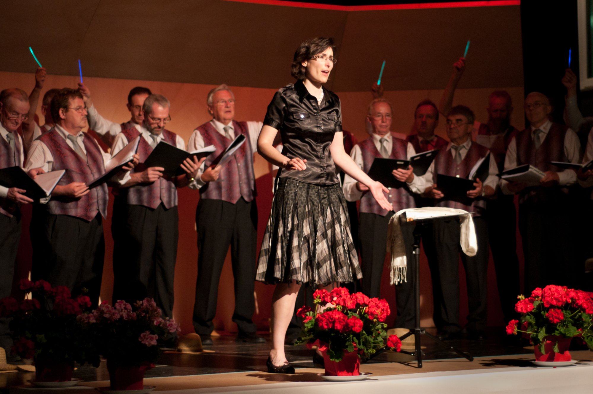 Frühjahrskonzert MGV Oberrot 2011 Frühjahrskonzert des MGV Oberrot in der Kultur- und Festhalle am 7. Mai 2011. Auftritt des Stammchors des MGV Oberrot unter Leitung von Isolde Holzmann. Solo von Isolde Holzmann.