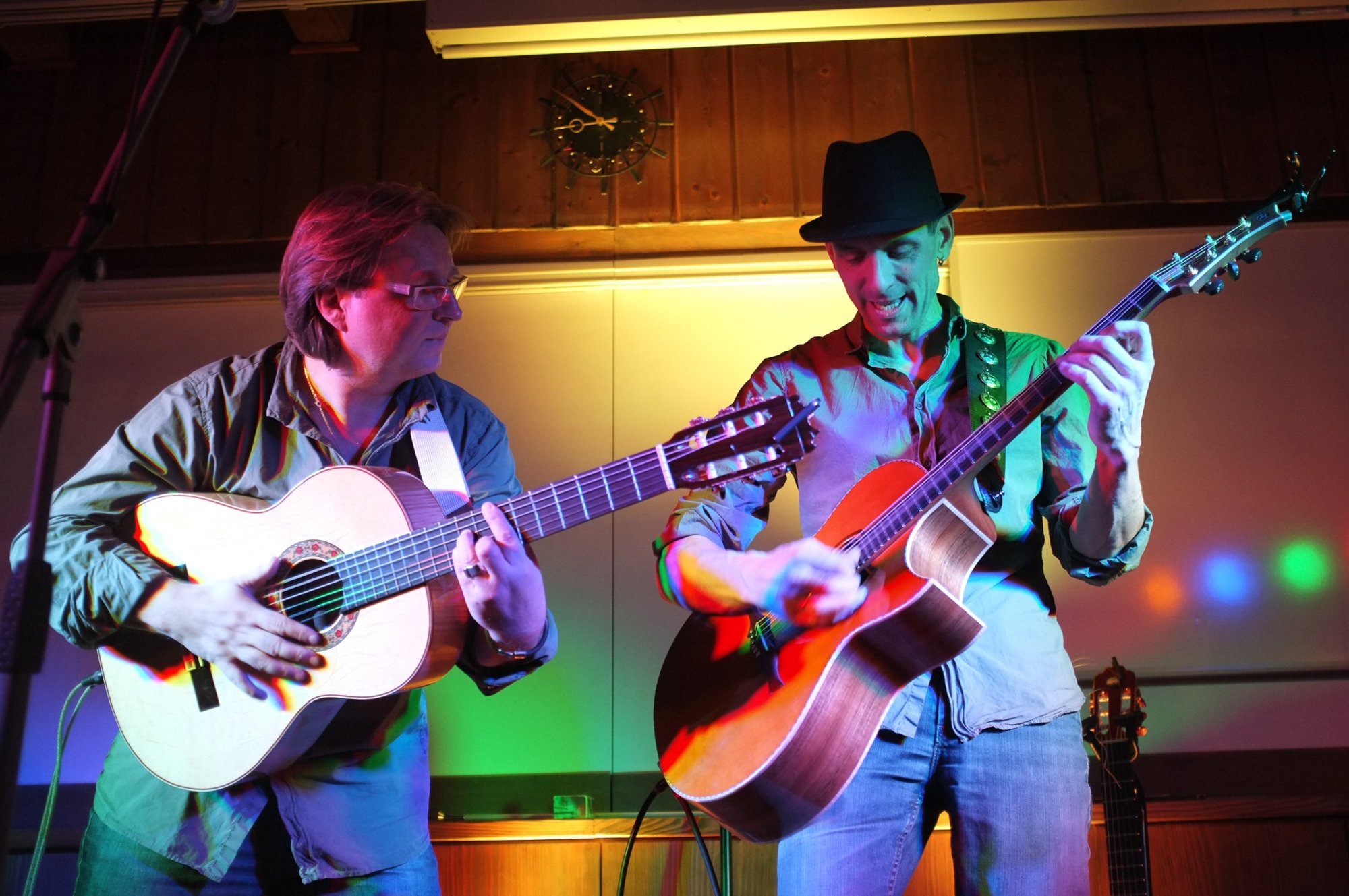 Magic-acoustic-Guitars am 10. Februar 2012 im Oberroter Sitzungs Roland Palatzky (links) und Matthias Waßer (rechts) traten im Sitzungssaal des Oberroter Rathauses als Magic-acoustic-Guitars auf.