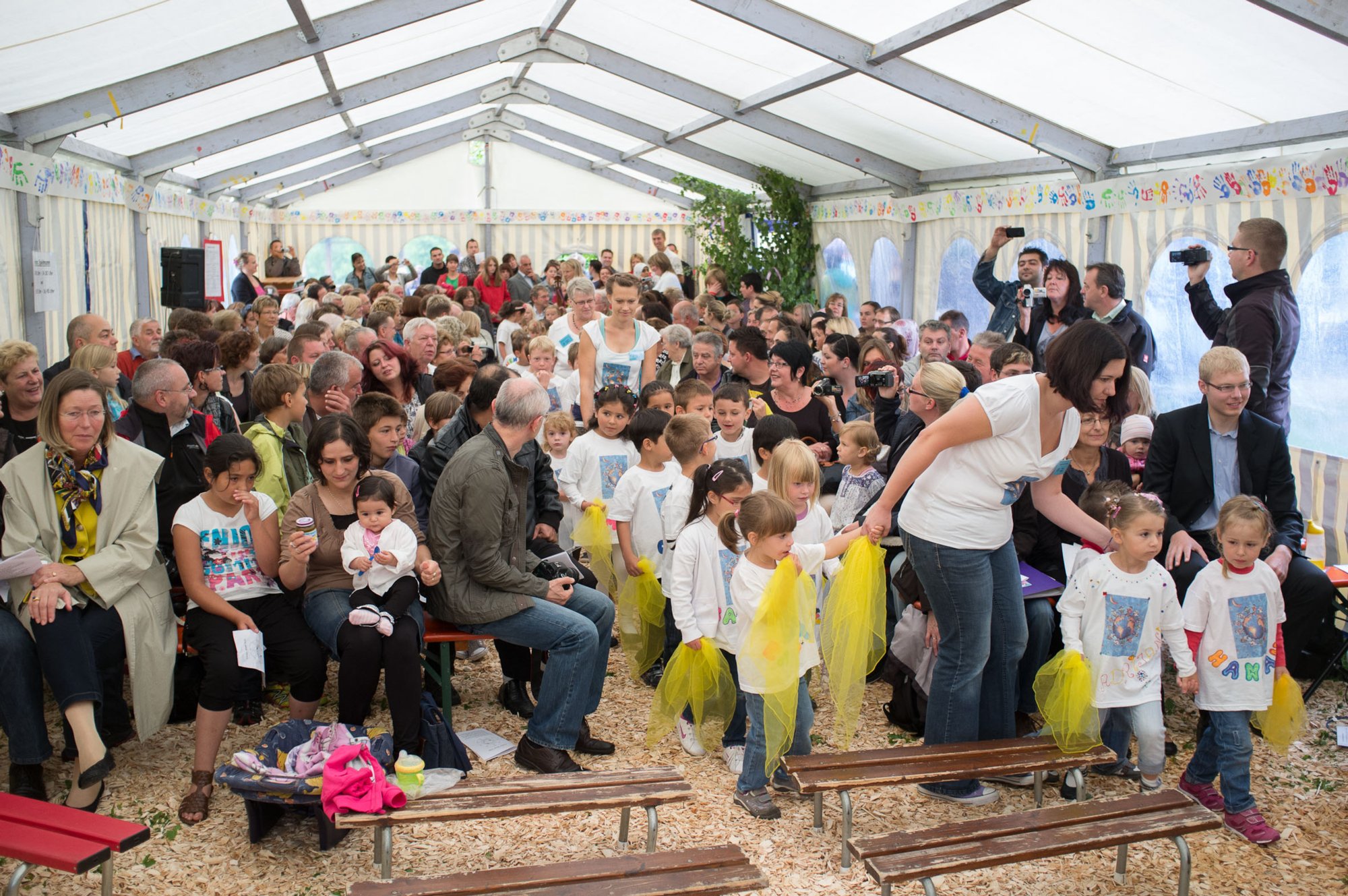 25 Jahre Kindergarten Schulstraße 25-jähriges Jubiläum des Oberroter Kindergartens Schulstraße. Ökumenischer gottesdienst zum Thema: Kinder dieser Erde.