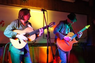 20120210_magic-acoustic-guitars_006