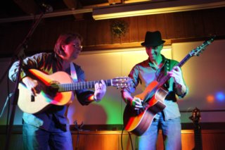 20120210_magic-acoustic-guitars_027