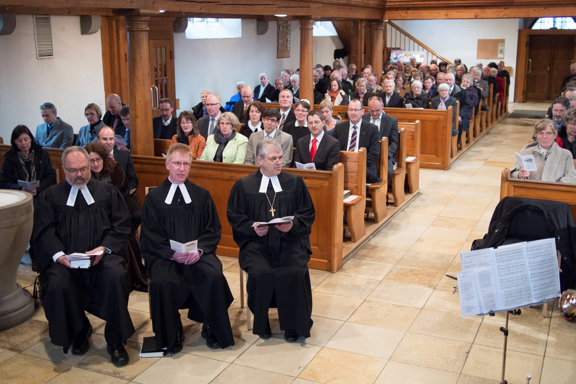 Investitur Dekan Uwe Altenmüller Festgottesdienst zur Investitur von dekan Uwe Altenmüller. Von rechts nach links: Prälat Harald Stumpf aus Heilbronn, Dekan Uwe Altenmüller, Schuldekan Kurt Schatz.