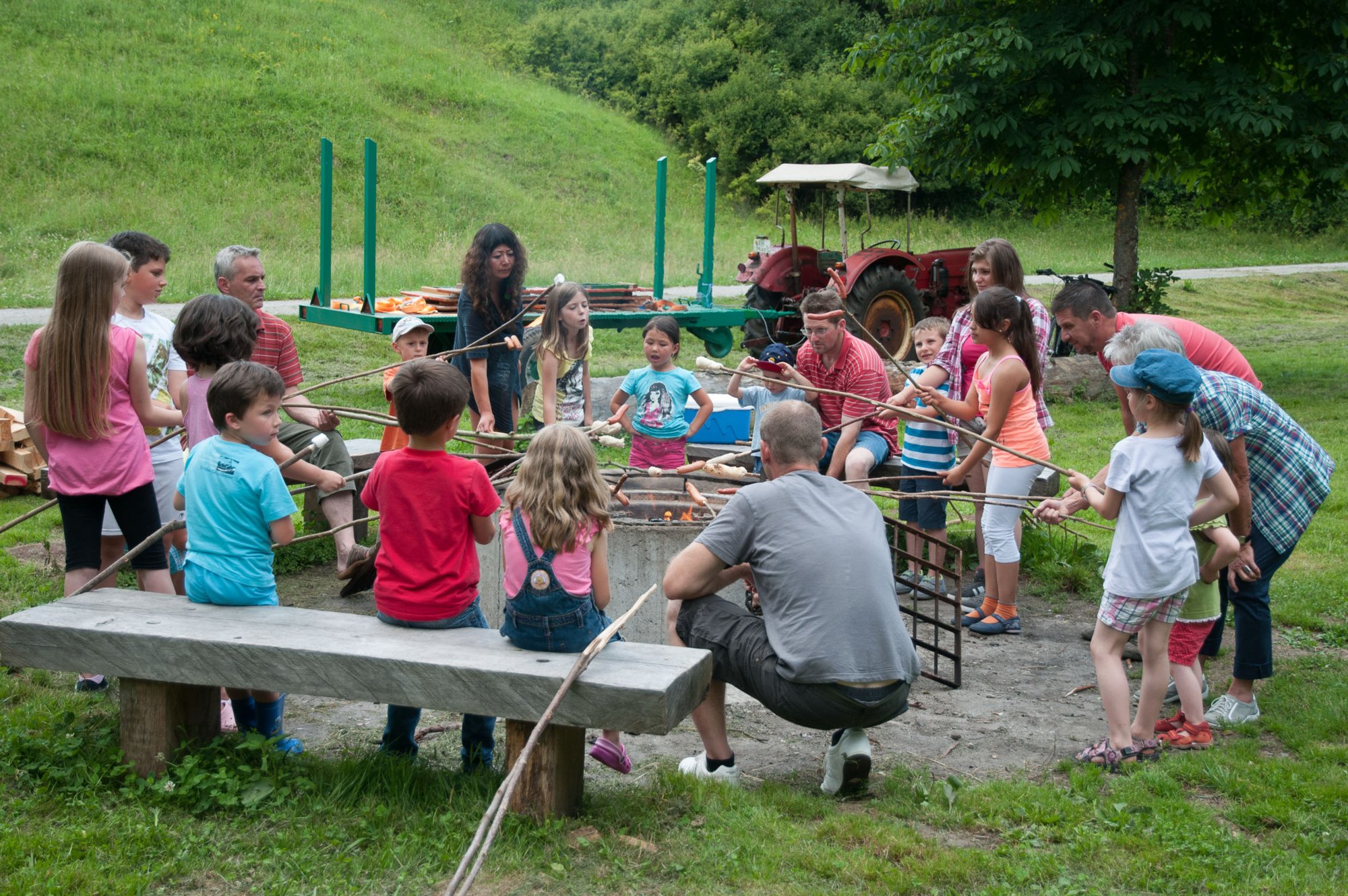 Sommerfest Kindergarten Regenbogen Sommerfest Kindergarten Regenbogen beim Stiersbach. Grillen.