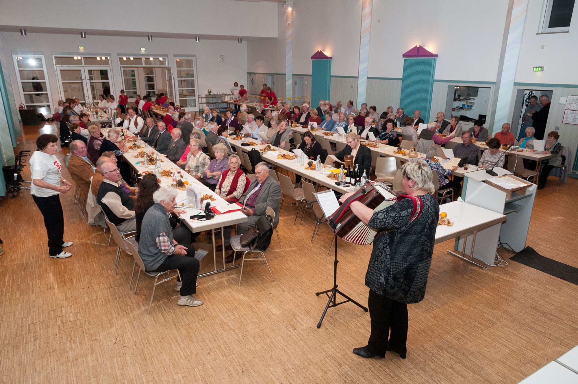 Musikalischer Ausklang Treffen der Ehrenriege des Turngaus Hohenlohe. Zusammenkunft in der Kultur- und Festhalle Oberrot. Musikalischer Ausklang.