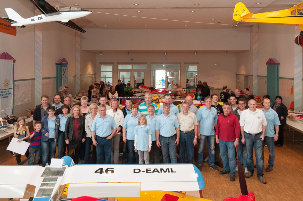 Ausstellung des Modellflugclubs Oberrot Ausstellung des Modellflugclubs Oberrot in der Kultur uns Festhalle. Die Mitglieder des Modellflugclubs, die die Ausstellung durchgefuehrt haben.