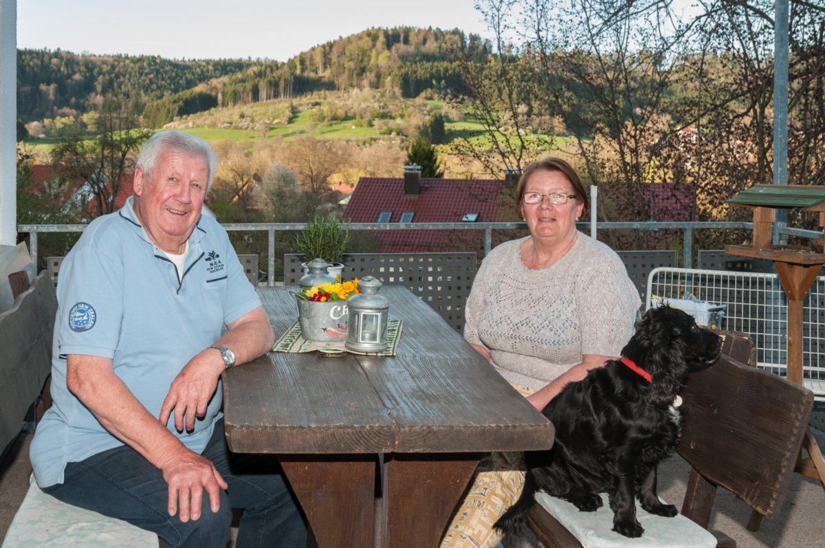 Goldene Hochzeit von Renate und Herr Alfred Kurbjuhn Renate und Herr Alfred Kurbjuhn mit Hündin Tini