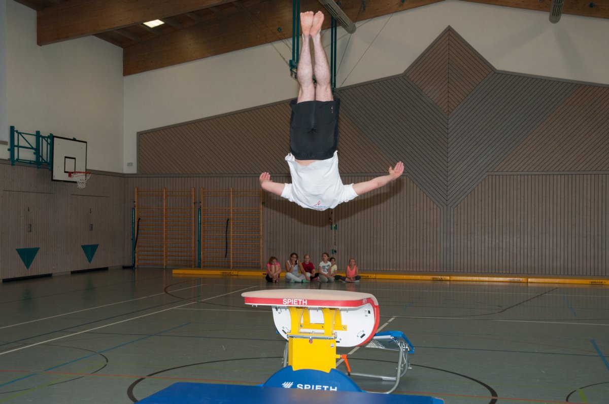 10 Jahre Sportabzeichen Oberrot 10 Jahre Sportabzeichen in Oberrot. Vorfuehrungen der Kinderturngruppe