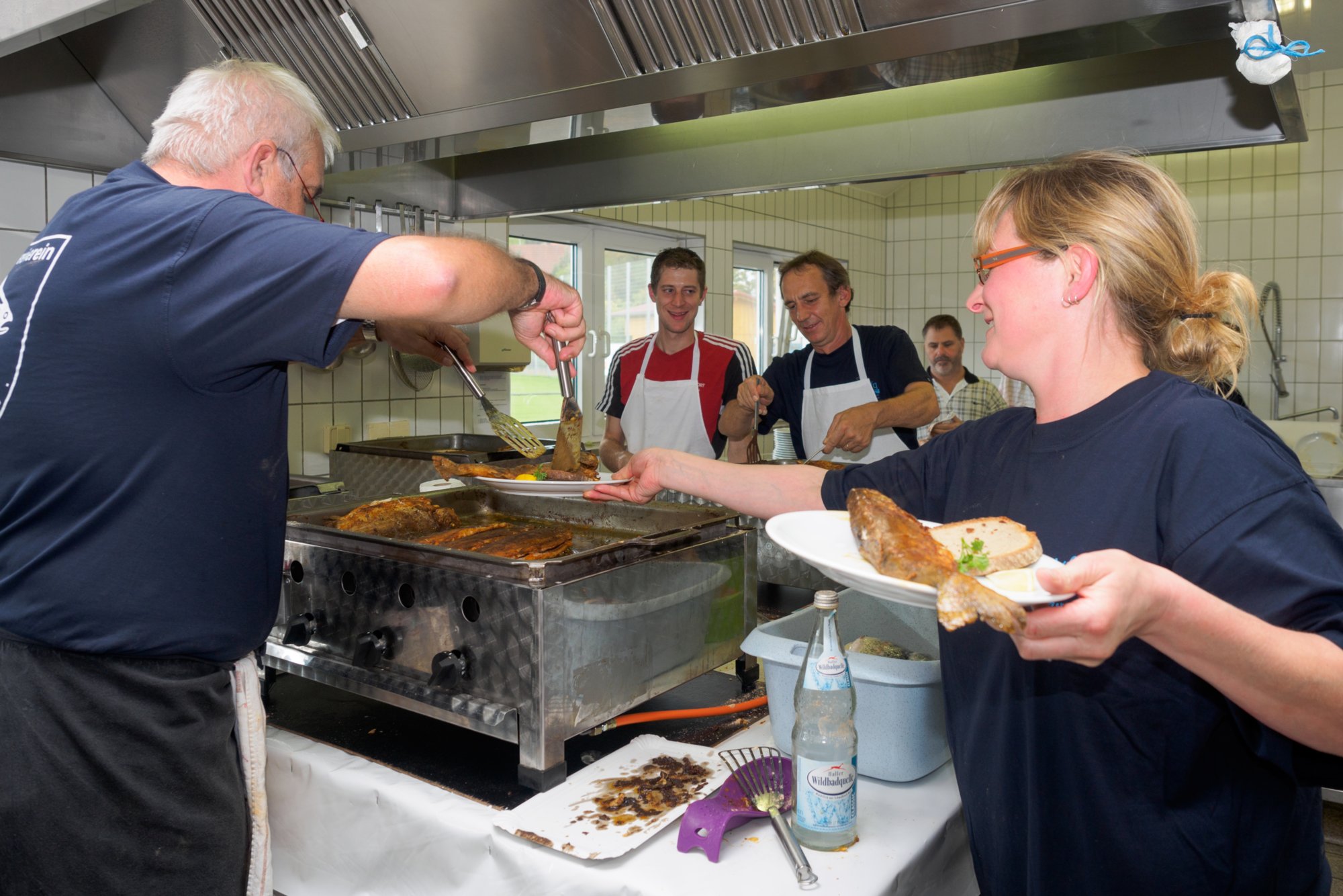 Fischerfest 2015 Oberrot Hochbetrieb in der Küche