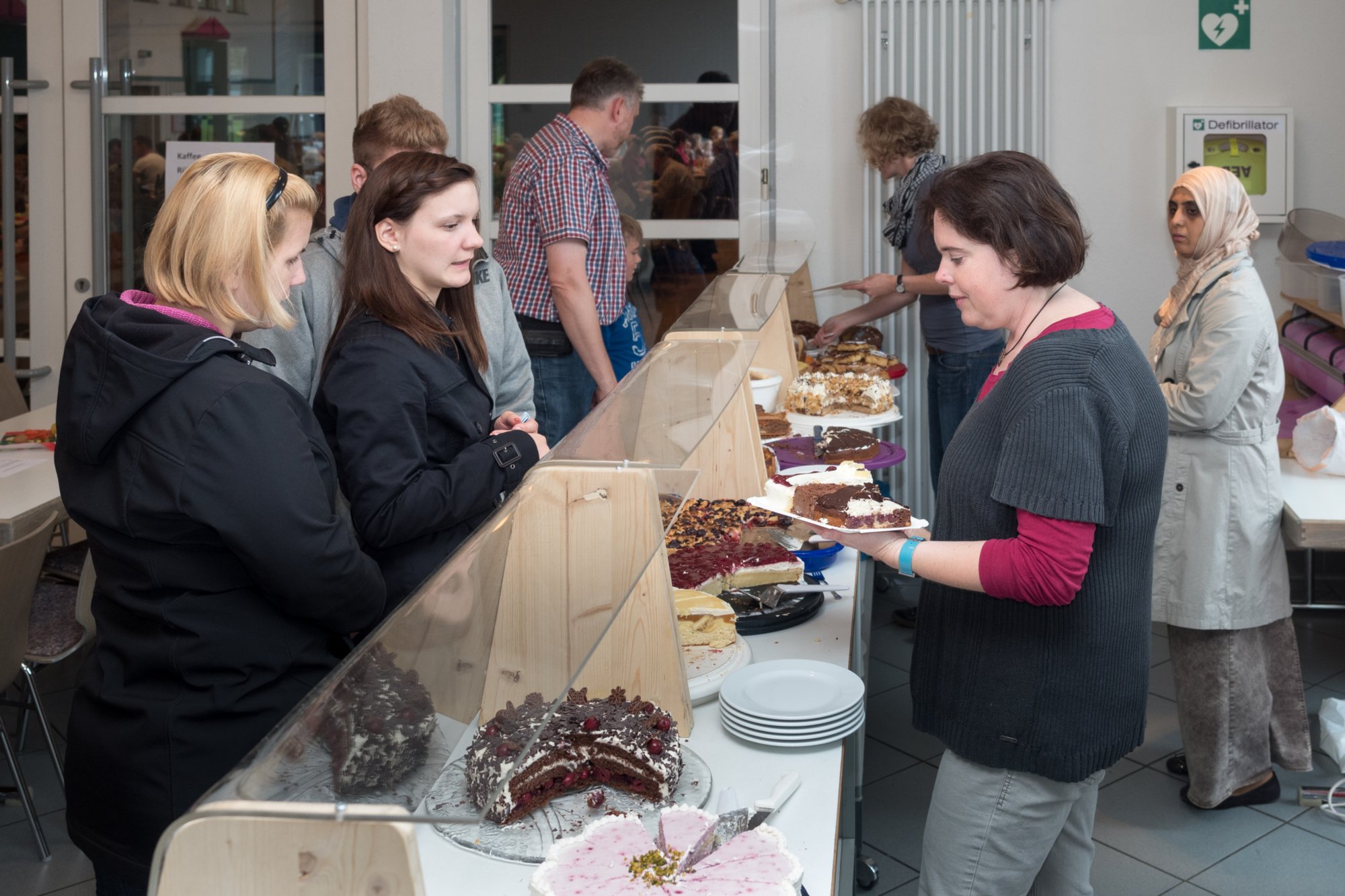 Fischerfest 2015 Oberrot Kuchenverkauf durch die vierte Klasse der Grundschule.