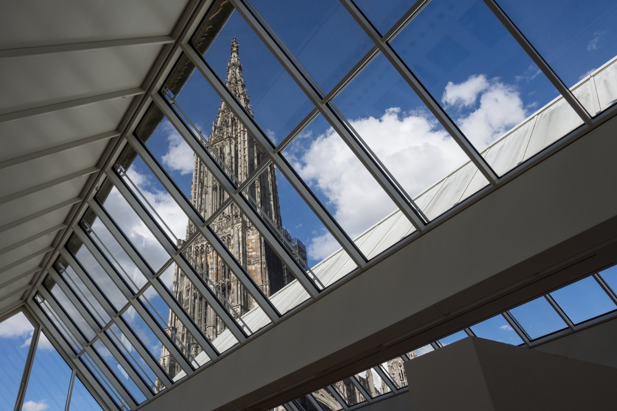 Stadthaus Erste Ulmerkundung im Urlaub. Blick vom Stadthaus zum Münsterturm.