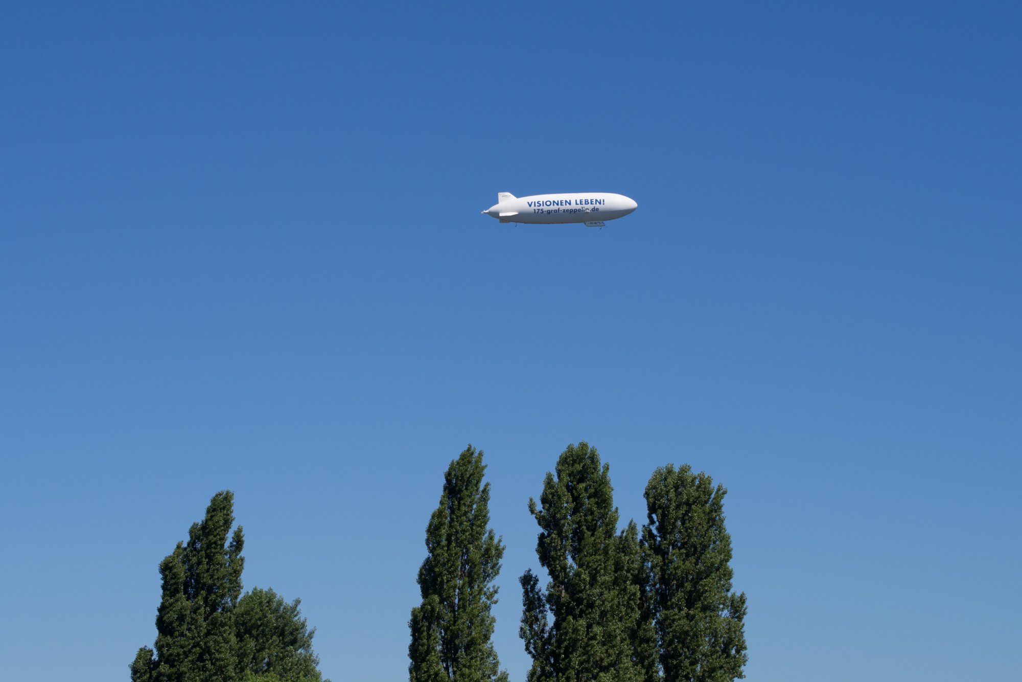 Zeppelin Bodenseeschiffahrt: Lindau, Abfahrt in Lindau , Wasserburg, Nonnenhorn, Kressbronn, Langenargen, Friedrichshafen, Immenstaad, Hagnau, Meersburg, Mainau, Einfahrt Konstanz, Stadtbummel durch Konstanz und per Schiff zurück nach Lindau.