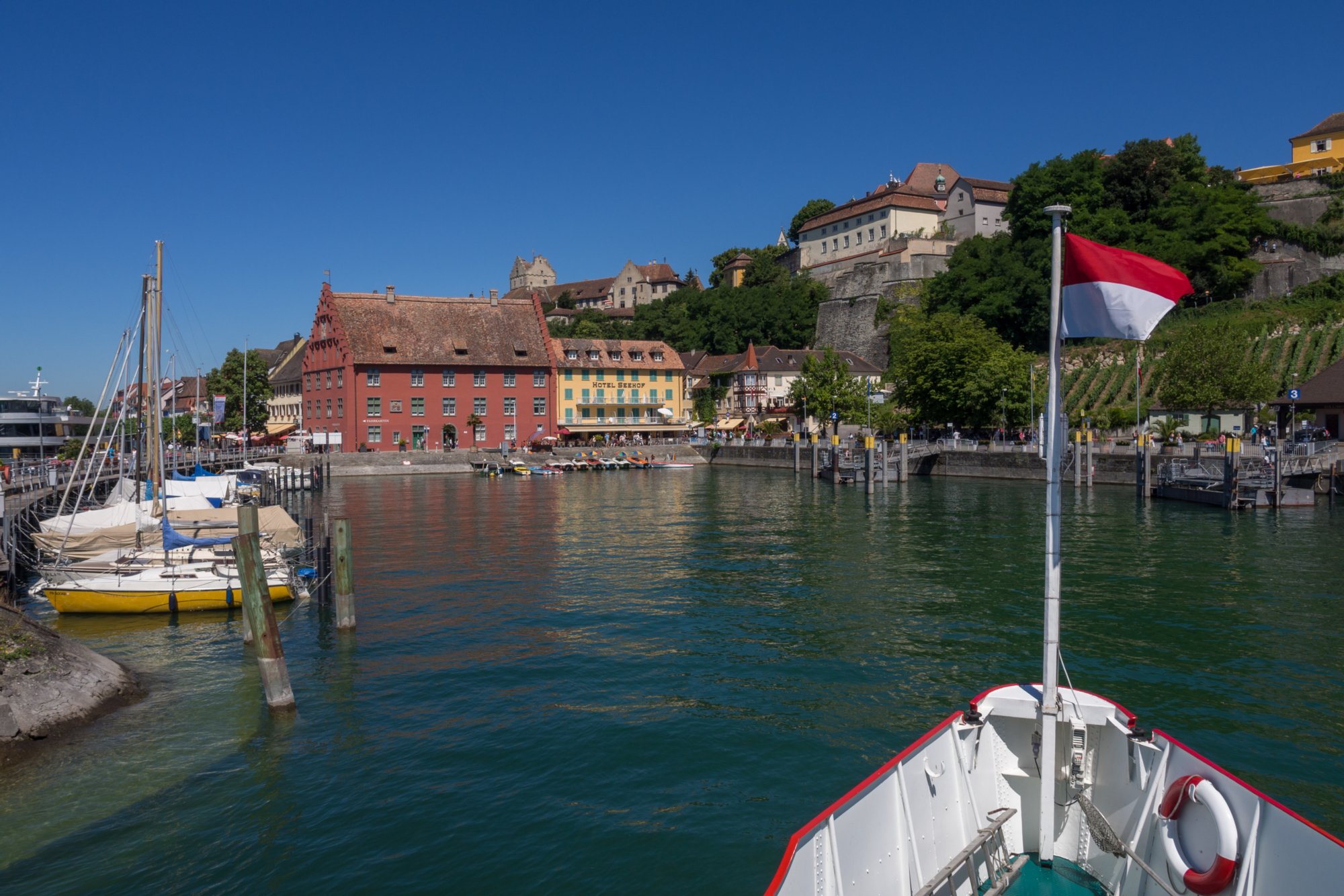 Meersburg Bodenseeschiffahrt: Lindau, Abfahrt in Lindau , Wasserburg, Nonnenhorn, Kressbronn, Langenargen, Friedrichshafen, Immenstaad, Hagnau, Meersburg, Mainau, Einfahrt Konstanz, Stadtbummel durch Konstanz und per Schiff zurück nach Lindau.