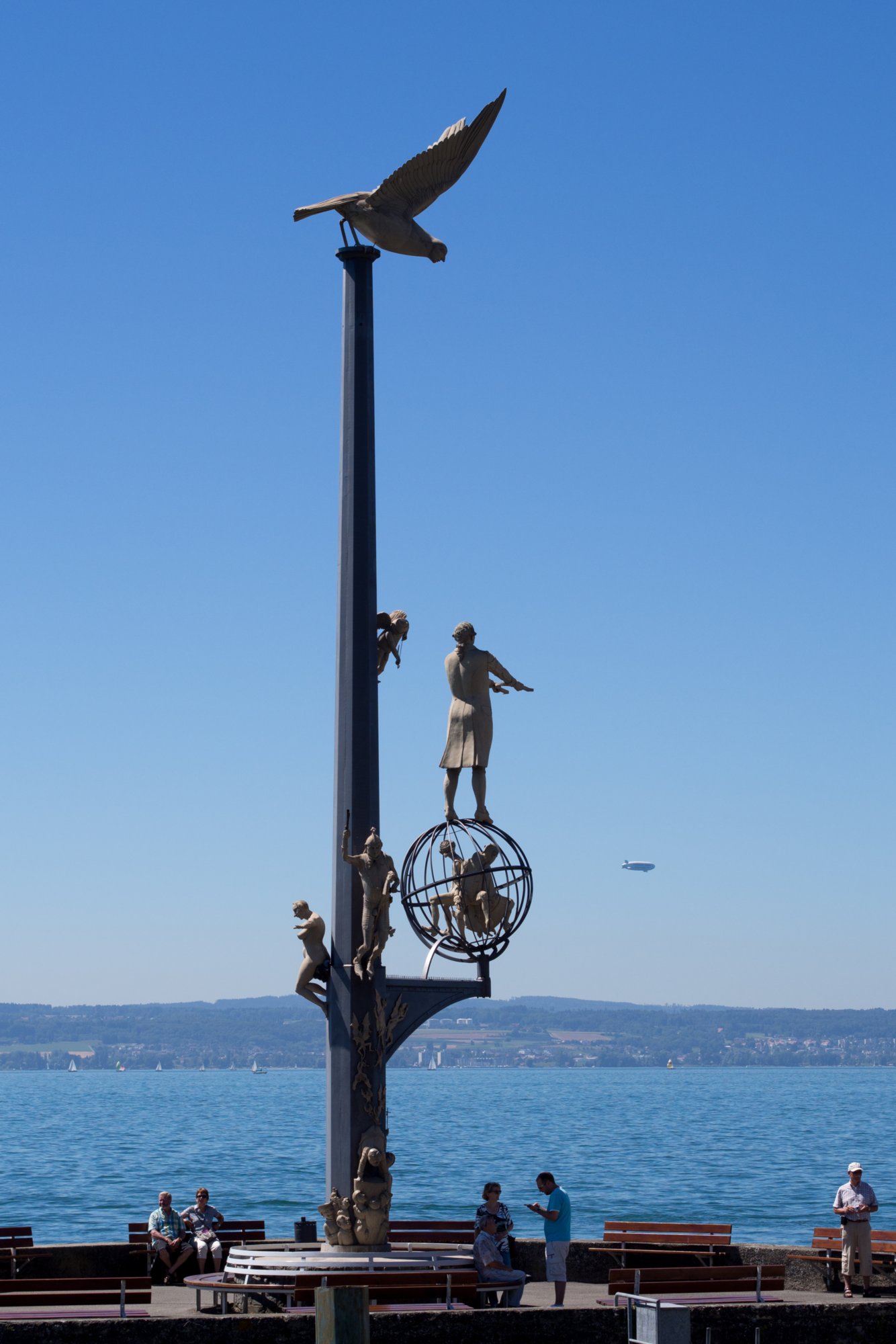 Meersburg Bodenseeschiffahrt: Lindau, Abfahrt in Lindau , Wasserburg, Nonnenhorn, Kressbronn, Langenargen, Friedrichshafen, Immenstaad, Hagnau, Meersburg, Mainau, Einfahrt Konstanz, Stadtbummel durch Konstanz und per Schiff zurück nach Lindau.