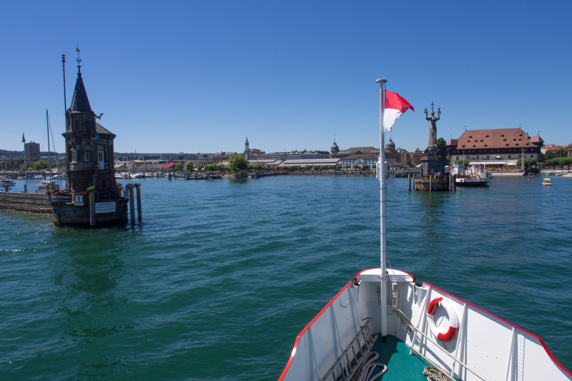 Hafen Konstanz Bodenseeschiffahrt: Lindau, Abfahrt in Lindau , Wasserburg, Nonnenhorn, Kressbronn, Langenargen, Friedrichshafen, Immenstaad, Hagnau, Meersburg, Mainau, Einfahrt Konstanz, Stadtbummel durch Konstanz und per Schiff zurück nach Lindau.