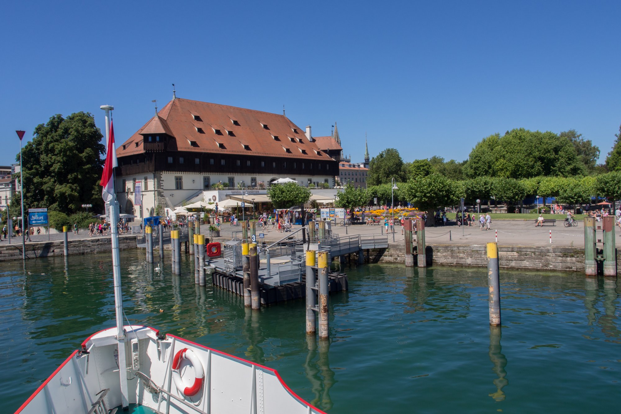 Hafen Konstanz Bodenseeschiffahrt: Lindau, Abfahrt in Lindau , Wasserburg, Nonnenhorn, Kressbronn, Langenargen, Friedrichshafen, Immenstaad, Hagnau, Meersburg, Mainau, Einfahrt Konstanz, Stadtbummel durch Konstanz und per Schiff zurück nach Lindau.