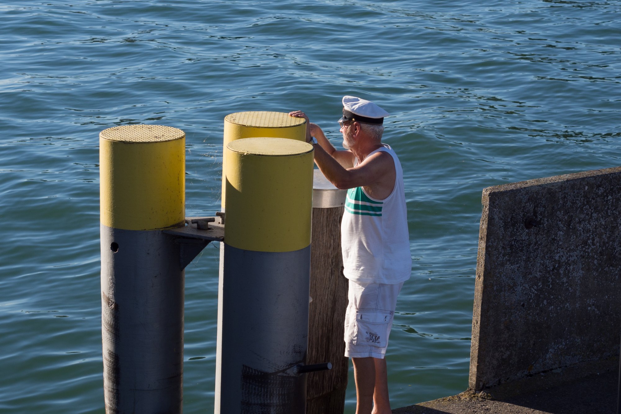 Bodenpersonal Bodenseeschiffahrt: Lindau, Abfahrt in Lindau , Wasserburg, Nonnenhorn, Kressbronn, Langenargen, Friedrichshafen, Immenstaad, Hagnau, Meersburg, Mainau, Einfahrt Konstanz, Stadtbummel durch Konstanz und per Schiff zurück nach Lindau.