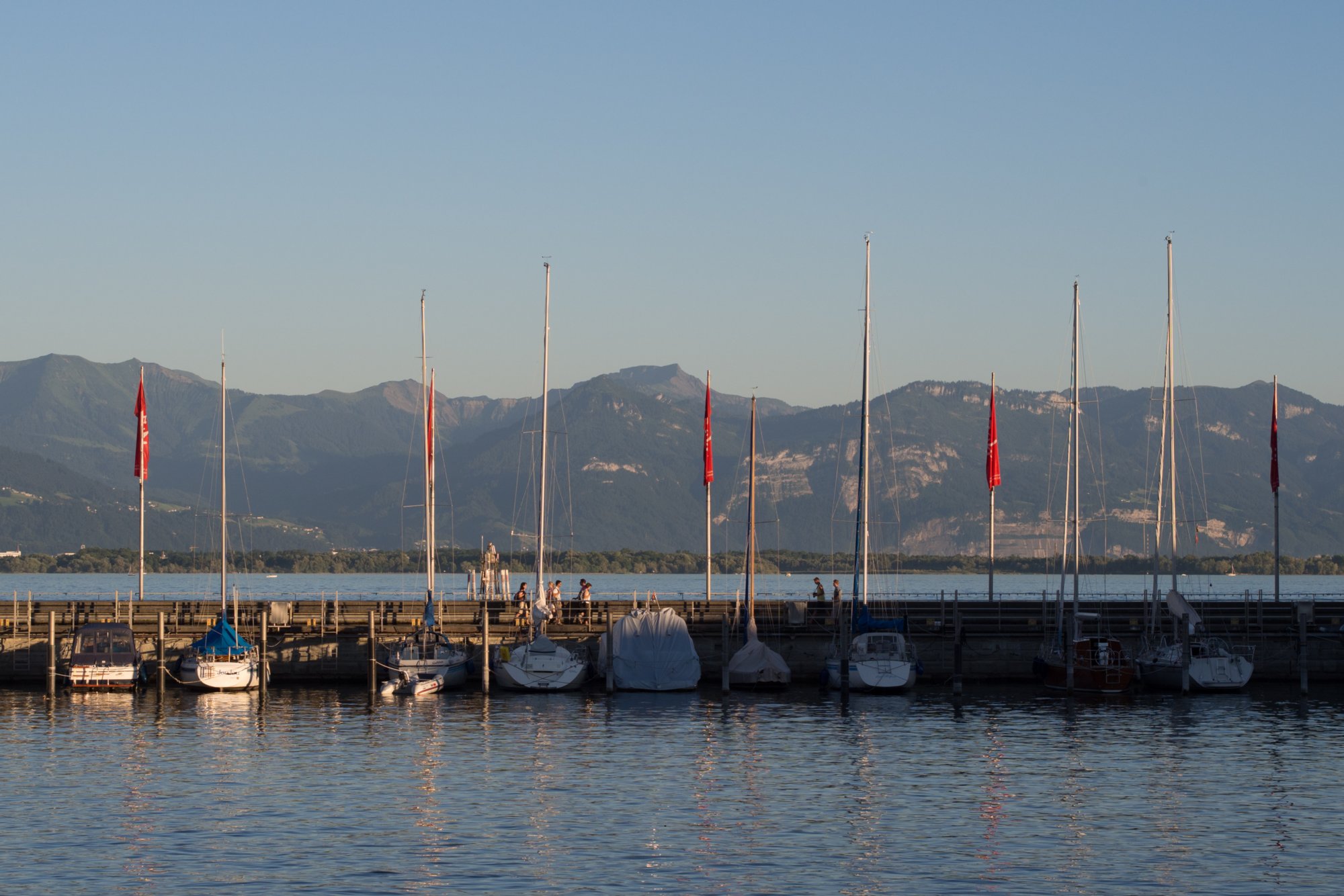 Lindau Hafen Bodenseeschiffahrt: Lindau, Abfahrt in Lindau , Wasserburg, Nonnenhorn, Kressbronn, Langenargen, Friedrichshafen, Immenstaad, Hagnau, Meersburg, Mainau, Einfahrt Konstanz, Stadtbummel durch Konstanz und per Schiff zurück nach Lindau.