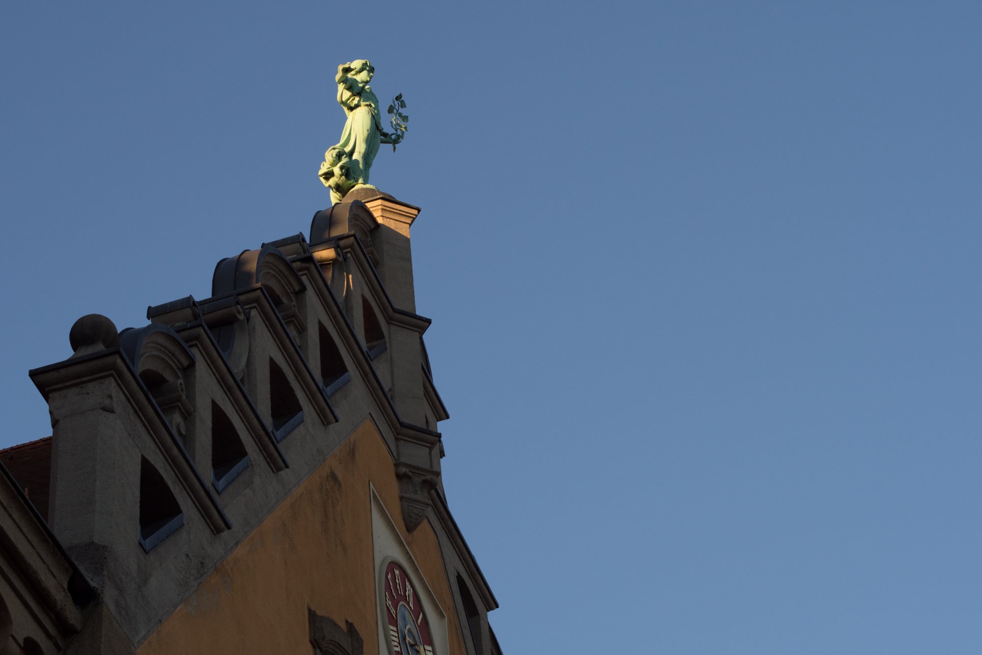 Lindau Bodenseeschiffahrt: Lindau, Abfahrt in Lindau , Wasserburg, Nonnenhorn, Kressbronn, Langenargen, Friedrichshafen, Immenstaad, Hagnau, Meersburg, Mainau, Einfahrt Konstanz, Stadtbummel durch Konstanz und per Schiff zurück nach Lindau.