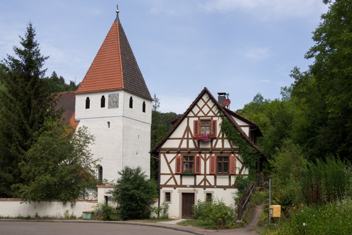 Evangelische Kirche in Lautern Zu unserer lieben Frau Im kleinen Latertal. Route: Parkplatz an d. Weidacher Heusteige - Naturfreundehaus "Spatzennest" - Parplatz Weidacher Hütte - Hof Hohenstein - Lautern m. Lauterursprung - Gasthaus Krone - Ausgangspunkt