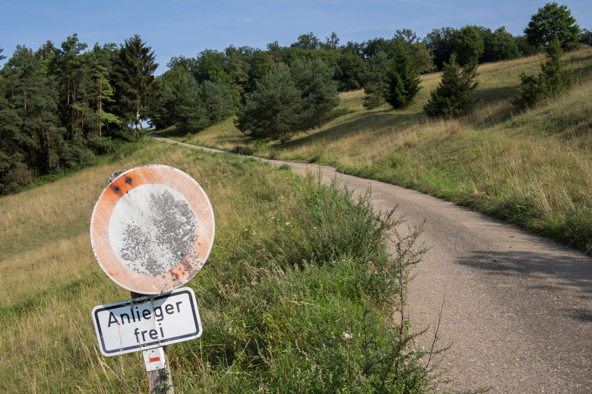 Weg von Setzingen ins Lonetal Wanderung mit Route: Setzingen - Lonetal m. Bocksteinhöhle (nur Andreas, da zu steiler Aufstieg ohne Stecken), Hohlenstein - Lindenau (Tee-Kuchen-Bier-Pause) - Setzingen