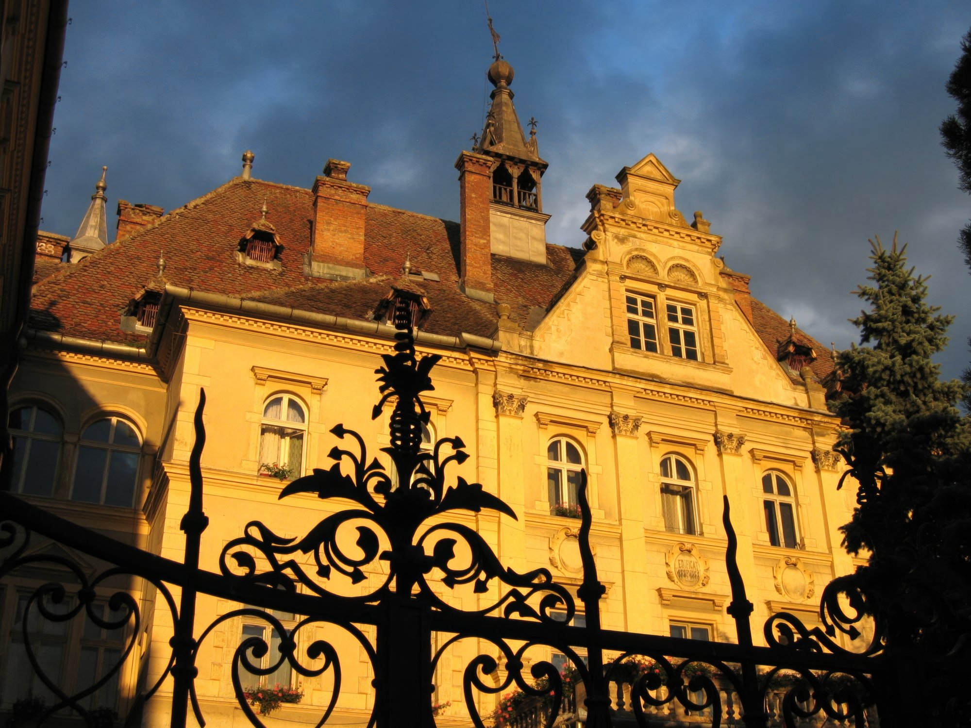 gold_39-topaz-enhance Abendstimmung in Sighisoara mit goldenem Sonnenlicht