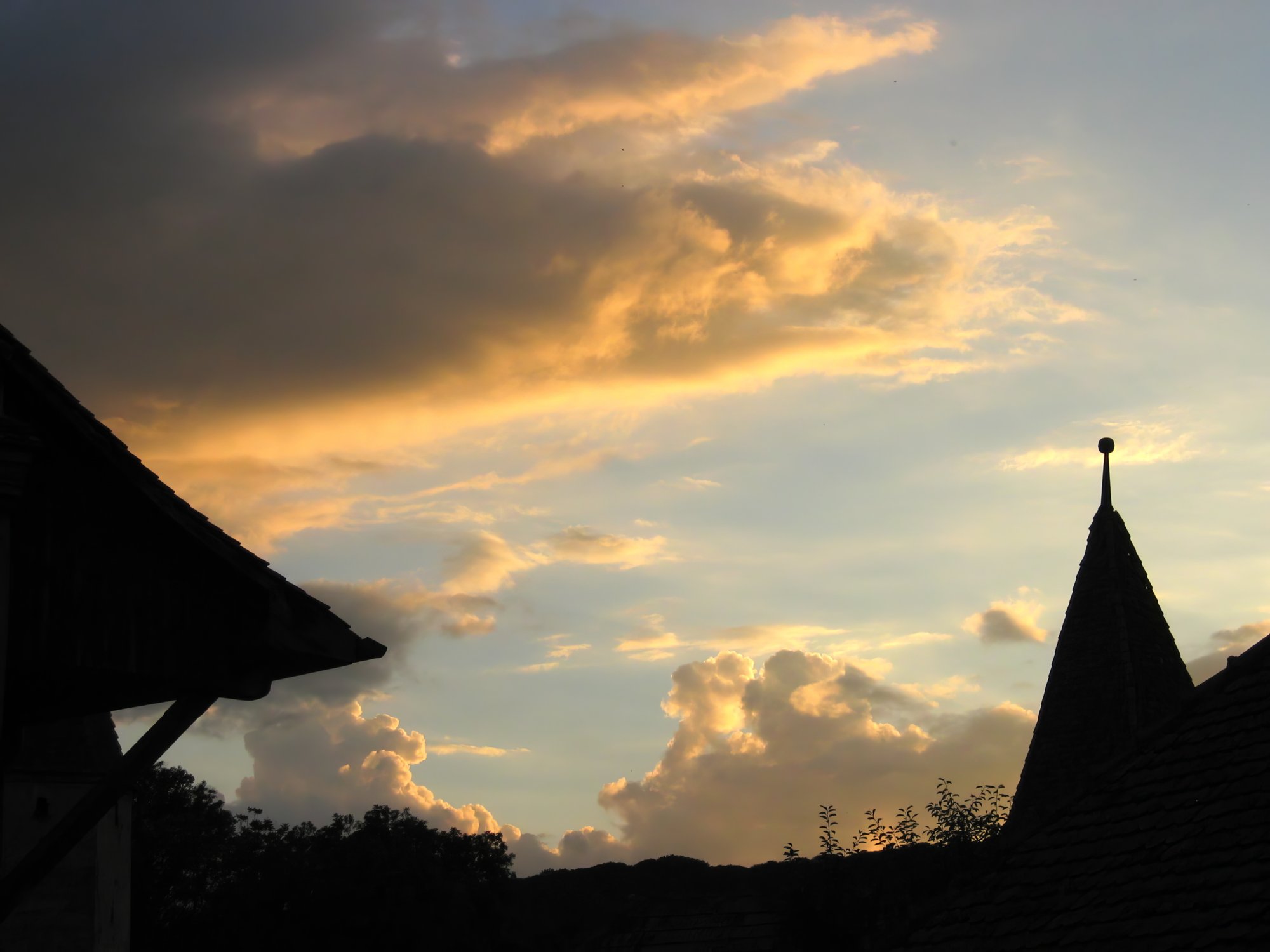 gold_46-topaz-enhance Abendstimmung in Sighisoara mit goldenem Sonnenlicht