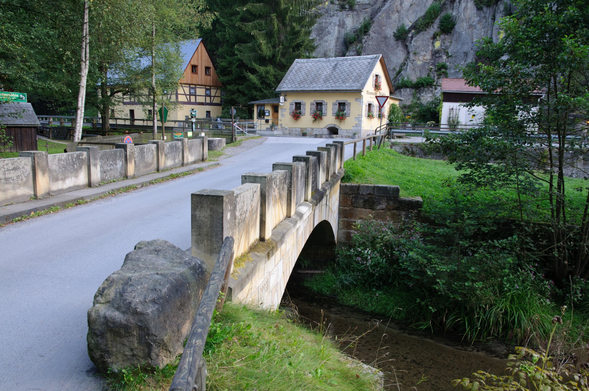 Sächsische Schweiz 2009 Wanderung über den Goldsteig und den Großen Winterberg zum Hinteren Raubschloss: Neumannssmühle - Zeughaus - Goldsteig - Richtergrotte - Großer Winterberg - Hinteres Raubschloss (Winterstein) - Neumannmühle.