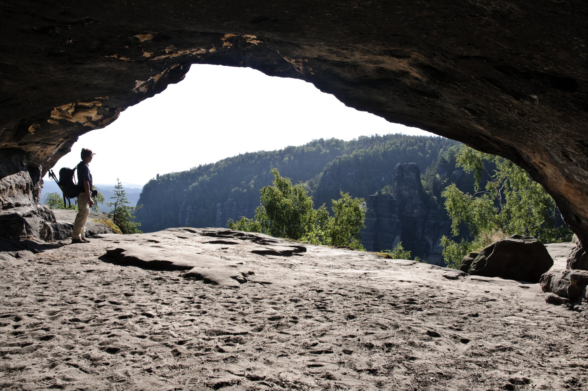 Frienstein und Carolafelsen Wanderung vom Beutenfall über den Frienstein und den Carolafelsen zurück zum Beutenfall. Frienstein Der Frienstein, auch als Vorderes Raubschloss bezeichnet, ist ein etwa 130 m hoher Fels in der Sächsischen Schweiz. Er liegt am Nordabhang des Großen Winterbergs in den Affensteinen. Auf dem Felsen befand sich einst eine Burgwarte der Herrschaft Wildenstein. Heute ist der Frienstein ein beliebter Klettergipfel . Quelle: http://de.wikipedia.org/wiki/Frienstein