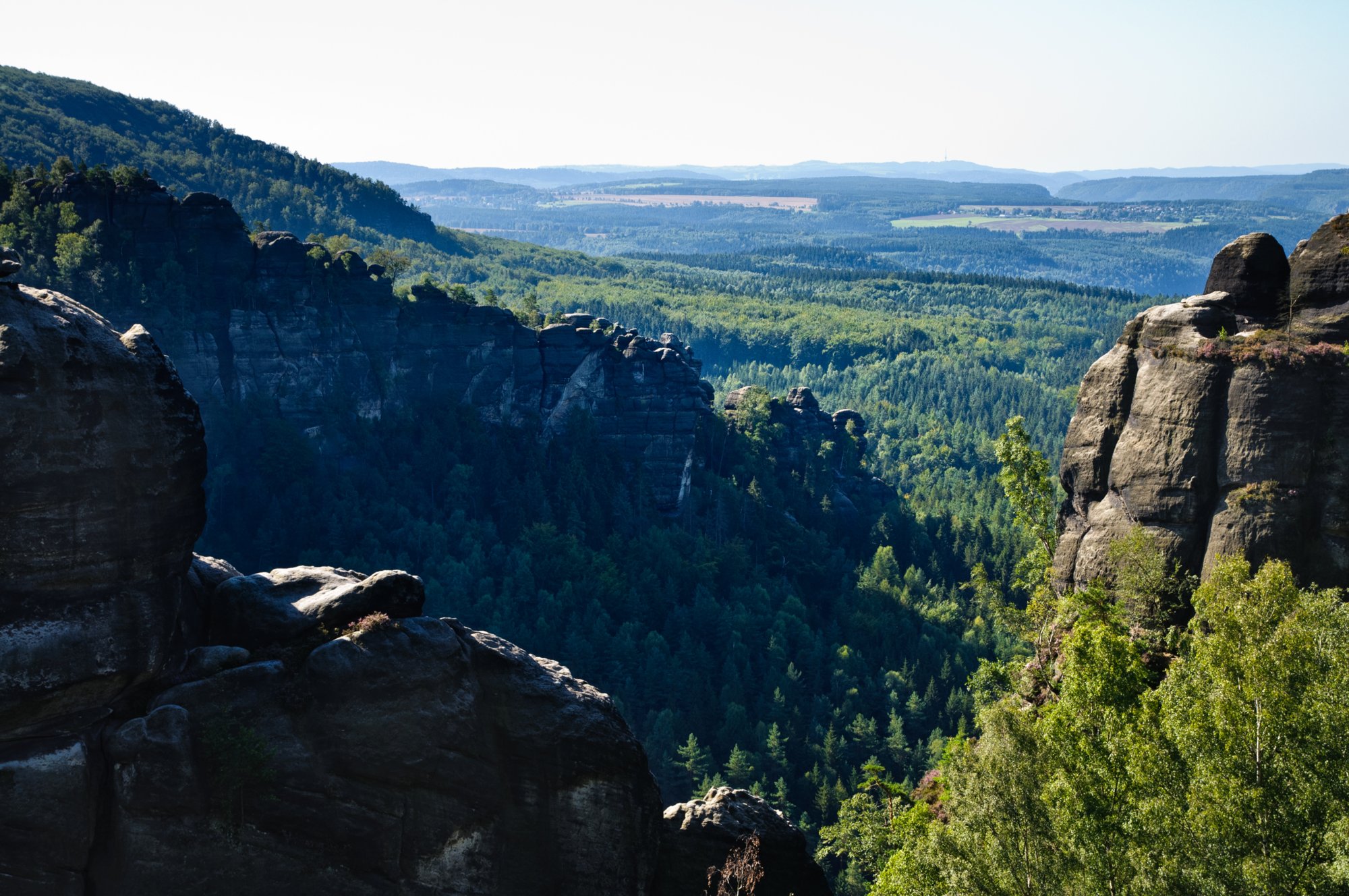 Frienstein und Carolafelsen Wanderung vom Beutenfall über den Frienstein und den Carolafelsen zurück zum Beutenfall. Aussichtspunkt mit Blick über den Schmilkaer Kessel.