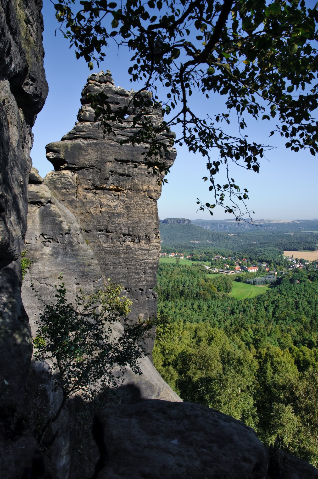 Gohrischstein und Papststein Wanderung vom Kurort Gohrisch über den Gohrischstein und den Pfaffenstein zurück nach Gohrisch. Blick vom Gohrischstein zum Lilienstein