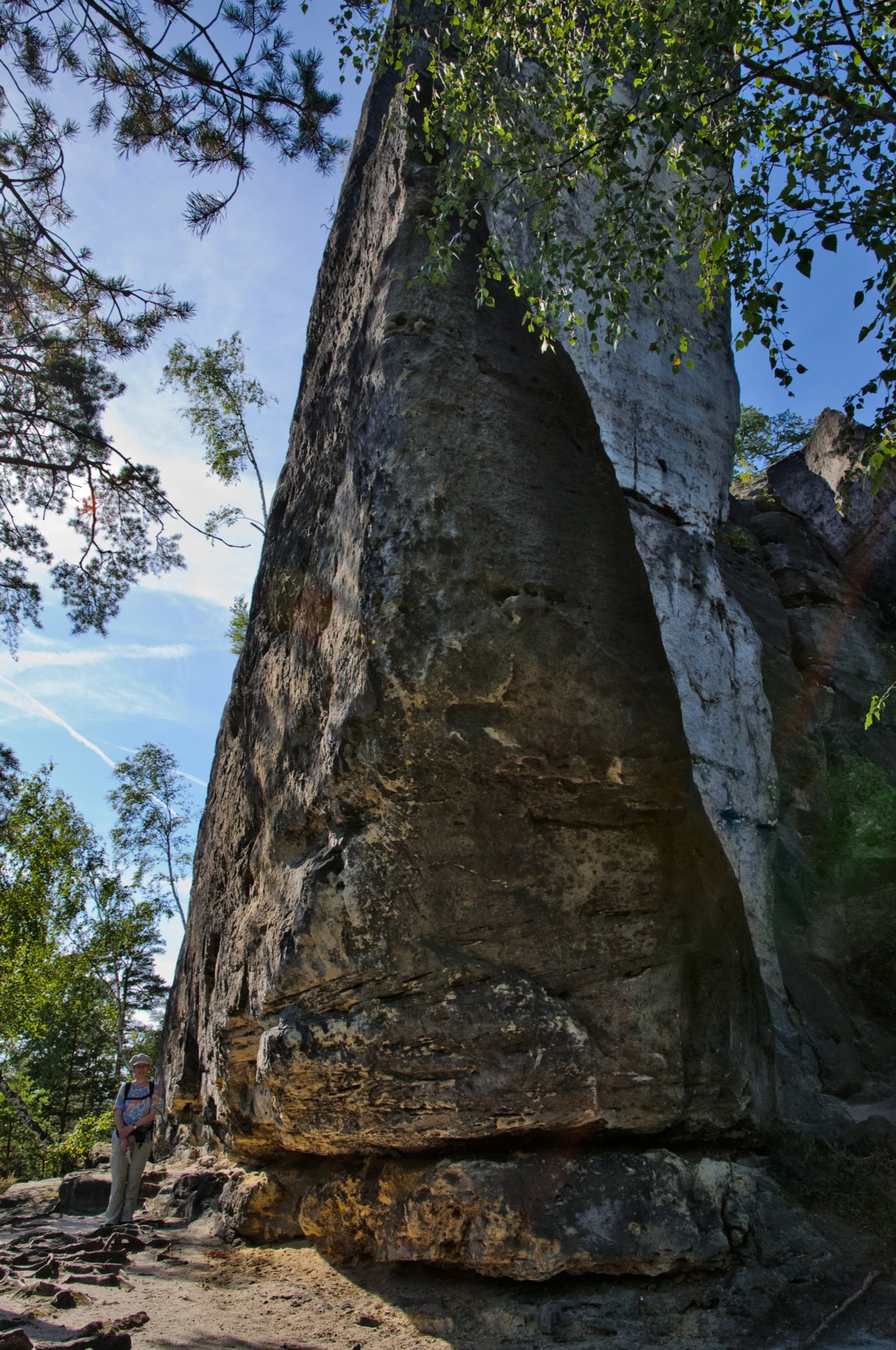 Wanderung zum Hinteren Raubschloß Wanderung über den Goldsteig und den Großen Winterberg zum Hinteren Raubschloss: Neumannssmühle - Zeughaus - Goldsteig - Richtergrotte - Großer Winterberg - Hinteres Raubschloss (Winterstein) - Neumannmühle.