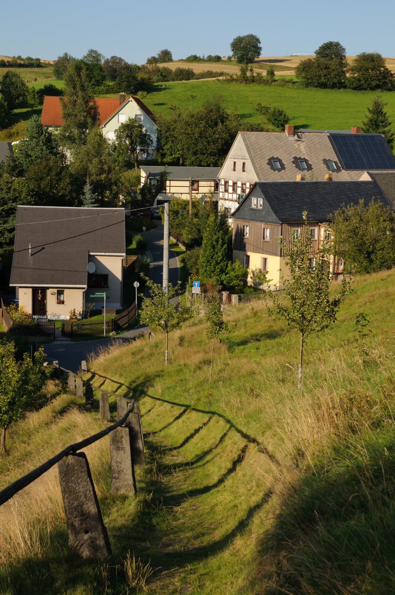 Hinterhermsdorf Hinterhermsdorf. Weg zur Engelskirche.