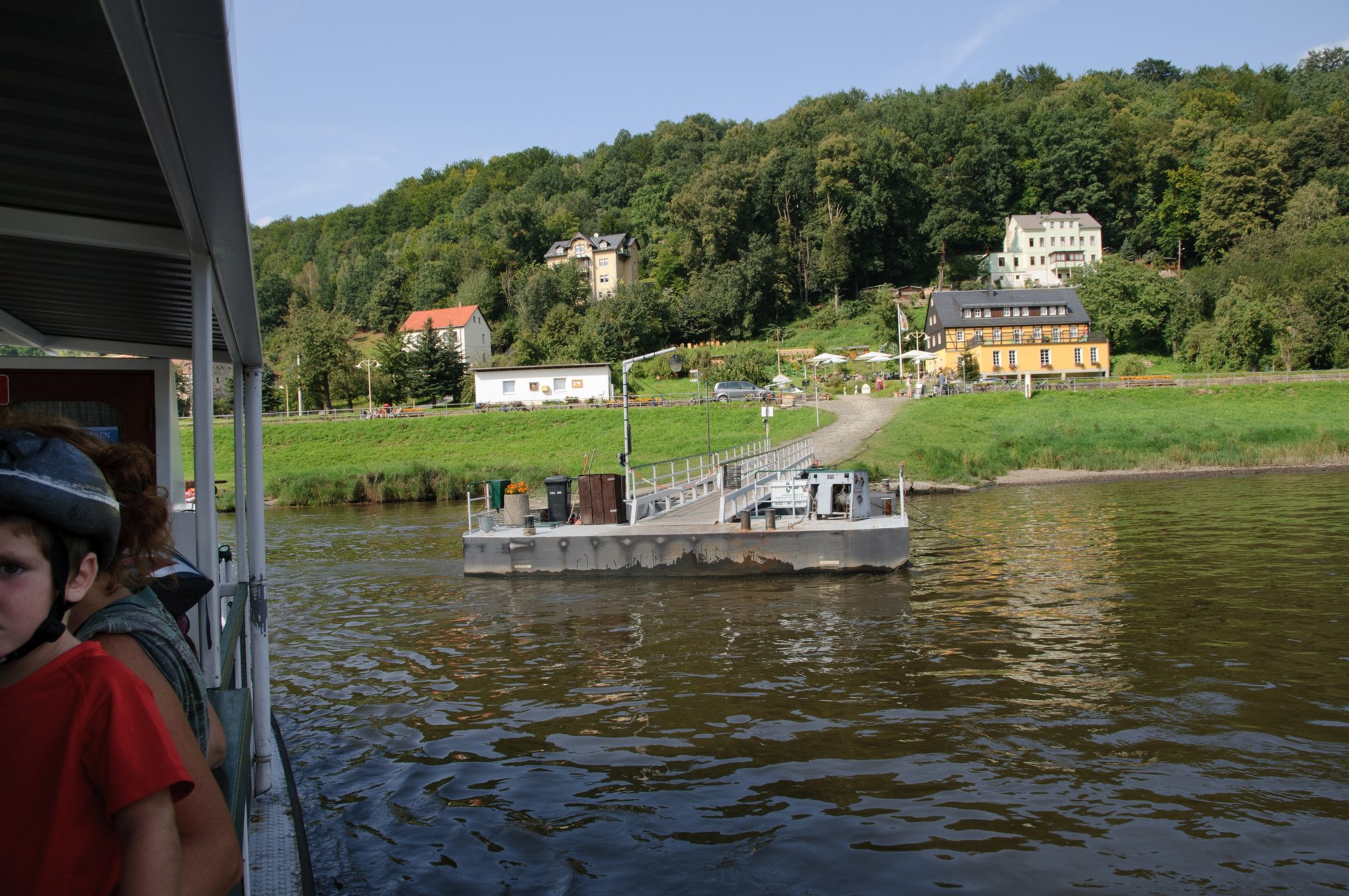 Wanderung zum Lilienstein Wanderung von Rathen zum Lilienstein und zur Stadt Königstein. Von Königstein mit dem Zug nach Rathen. Übersetzen mit der Fähre.