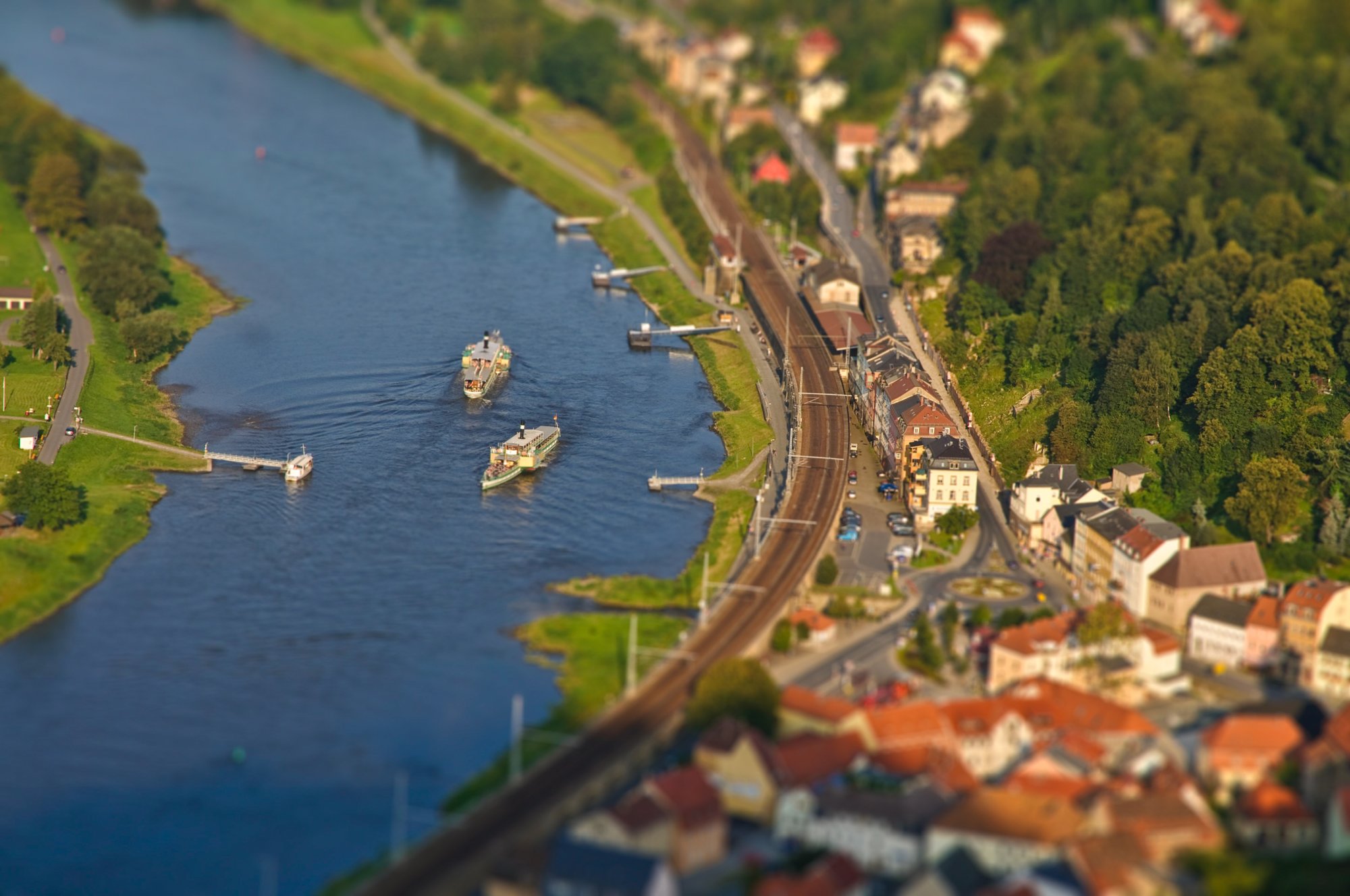 Die Sächsische Schweiz im Miniaturland-Stil Blick von der festung Königstein hinaub zur Stadt Königstein.