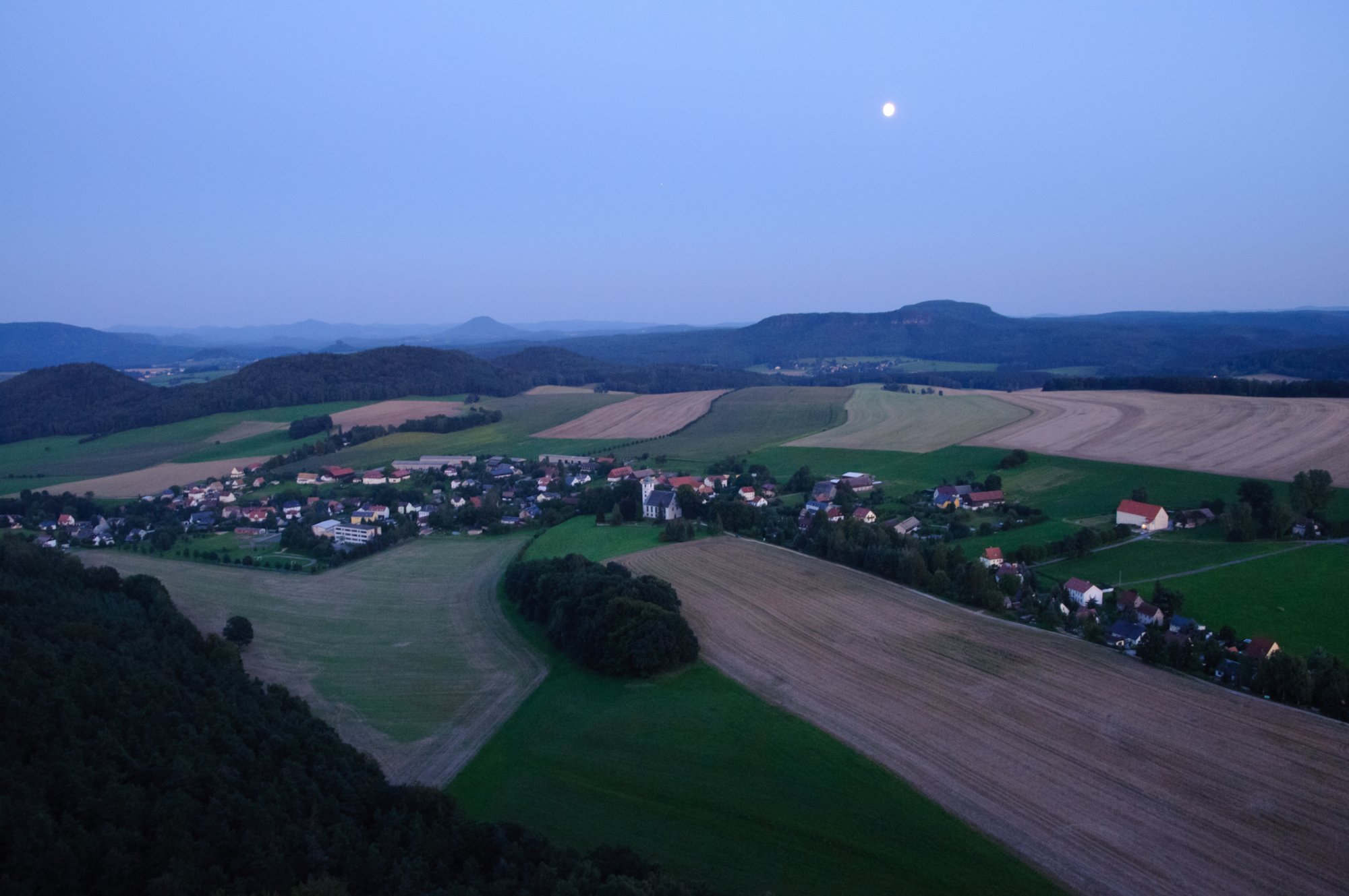 Papststein abends Blick vom Papststein auf Papstdorf.