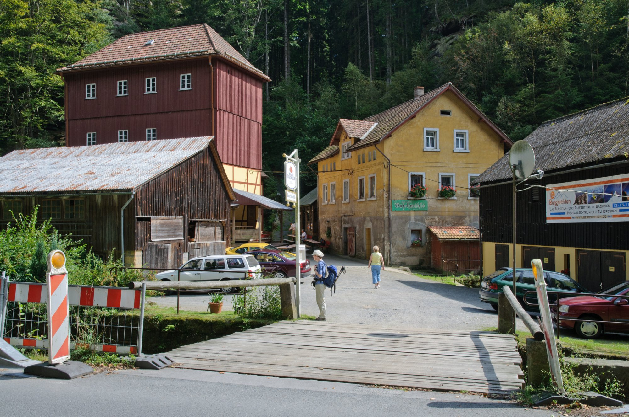 Teichsteinwanderung Auf alten Wanderwegen zum Teichstein: Buschmühle - Buschmüllers Räumicht - Neustelliger Hübel - Teichstein - Bärenfang - Zeuhaus - Buschmühle. Die Buschmühle ist die oberste Mühle am Unterlauf der Kirnitzsch. Sie hieß deshalb früher auch Obermühle.