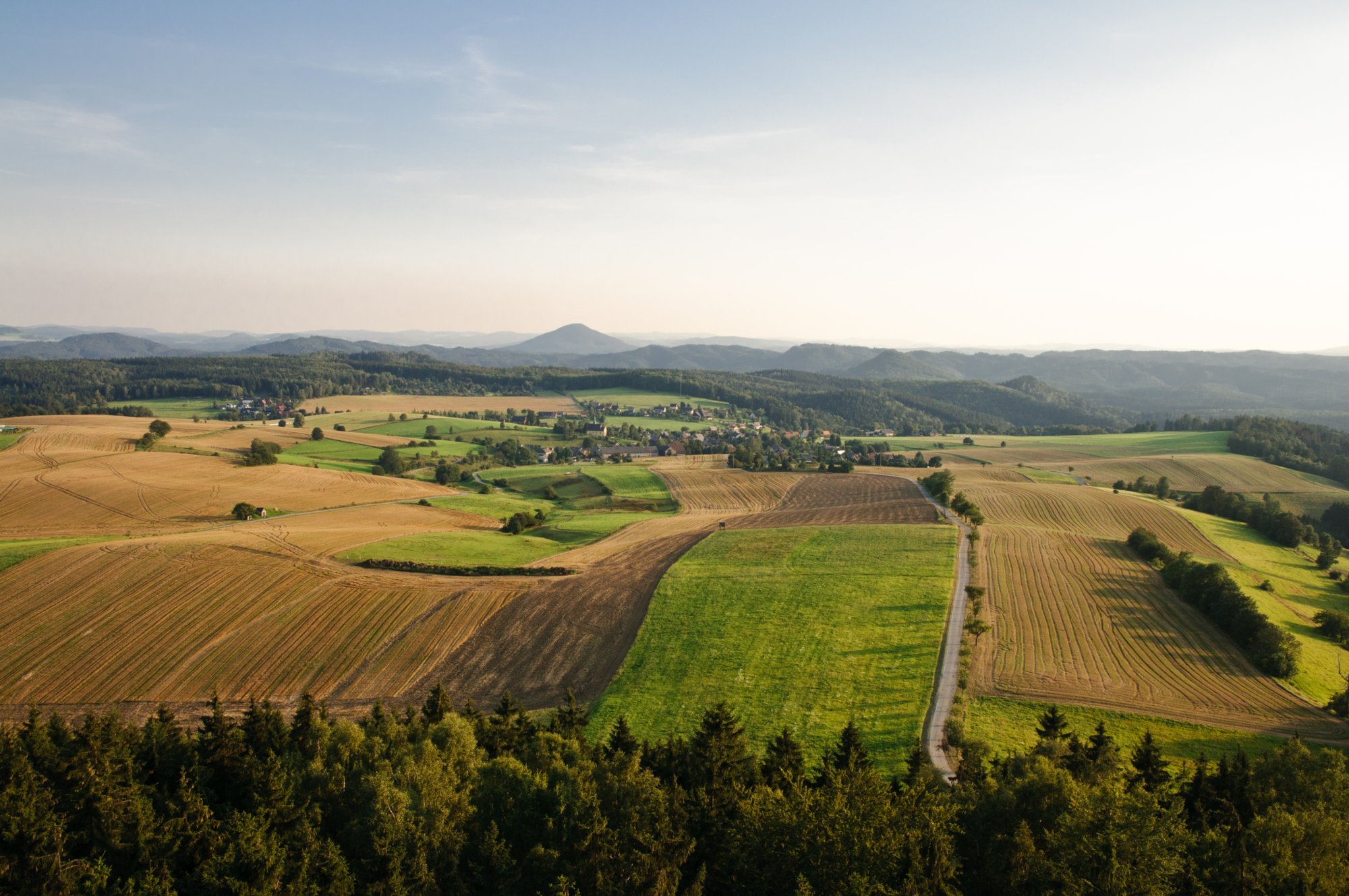 Weifbergturm Auf dem Weifbergturm. Blick hinunter nach Hinterhermsdorf.