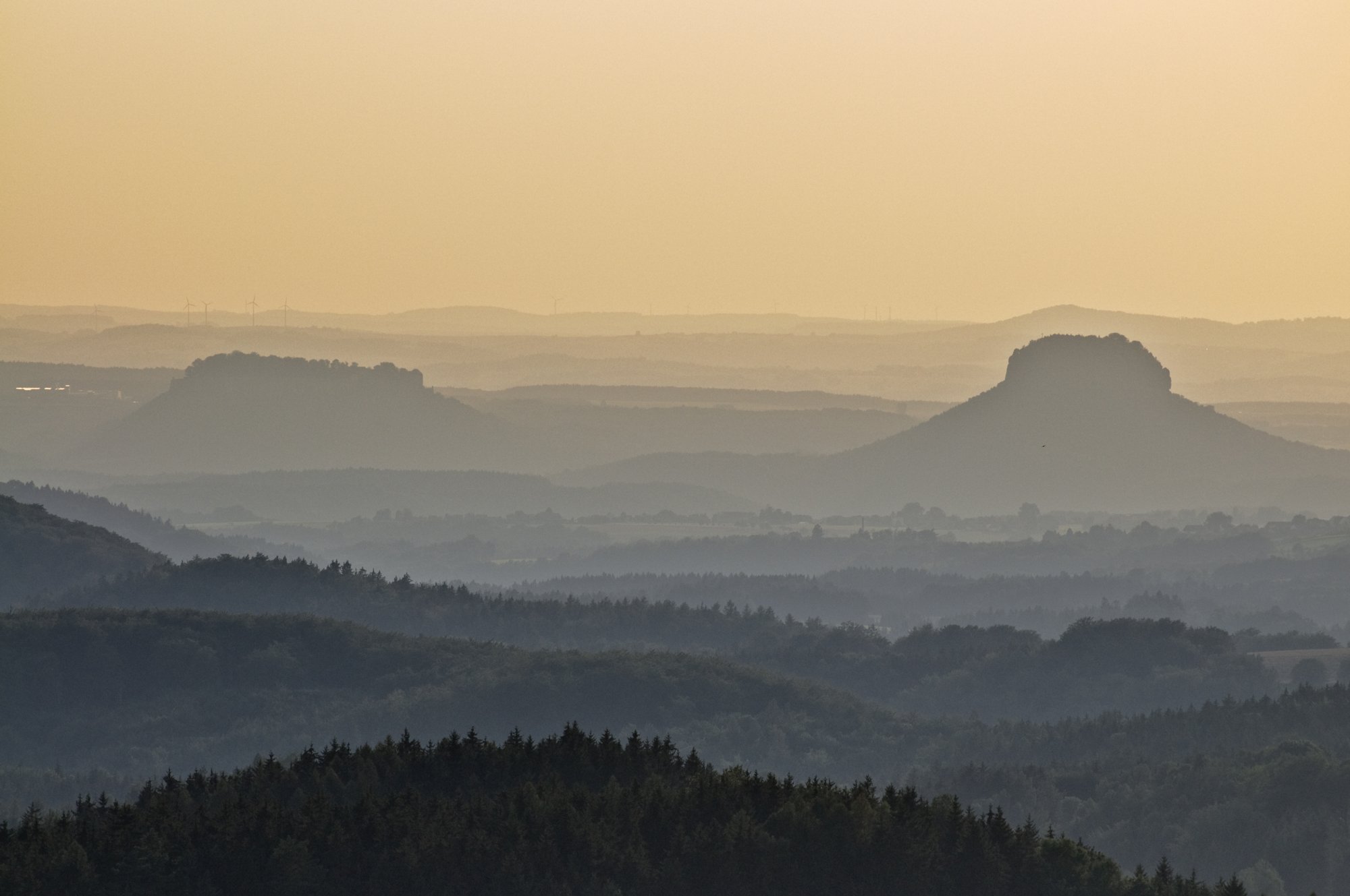 Weifbergturm Auf dem Weifbergturm. Blick zum Königstein (links) und zum Lilienstein (rechts).