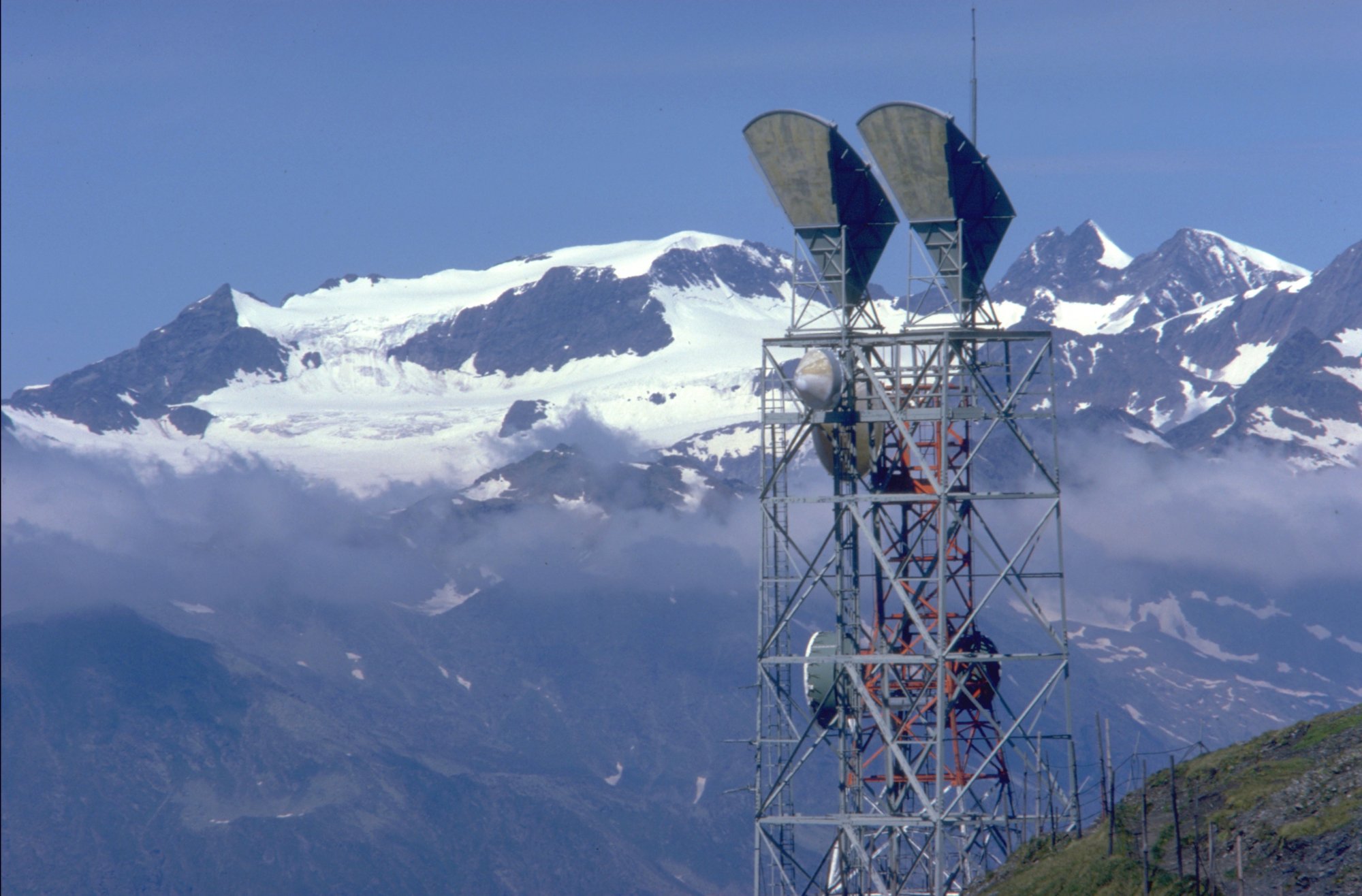 Hühnerspiel Blick vom Hühnerspiel zu den Stubaiern: (Von links nach rechts) Schwarzwandspitze, Hohes Eis, Sonklarspitze, Zuckerhütl, Wilder Pfaff.