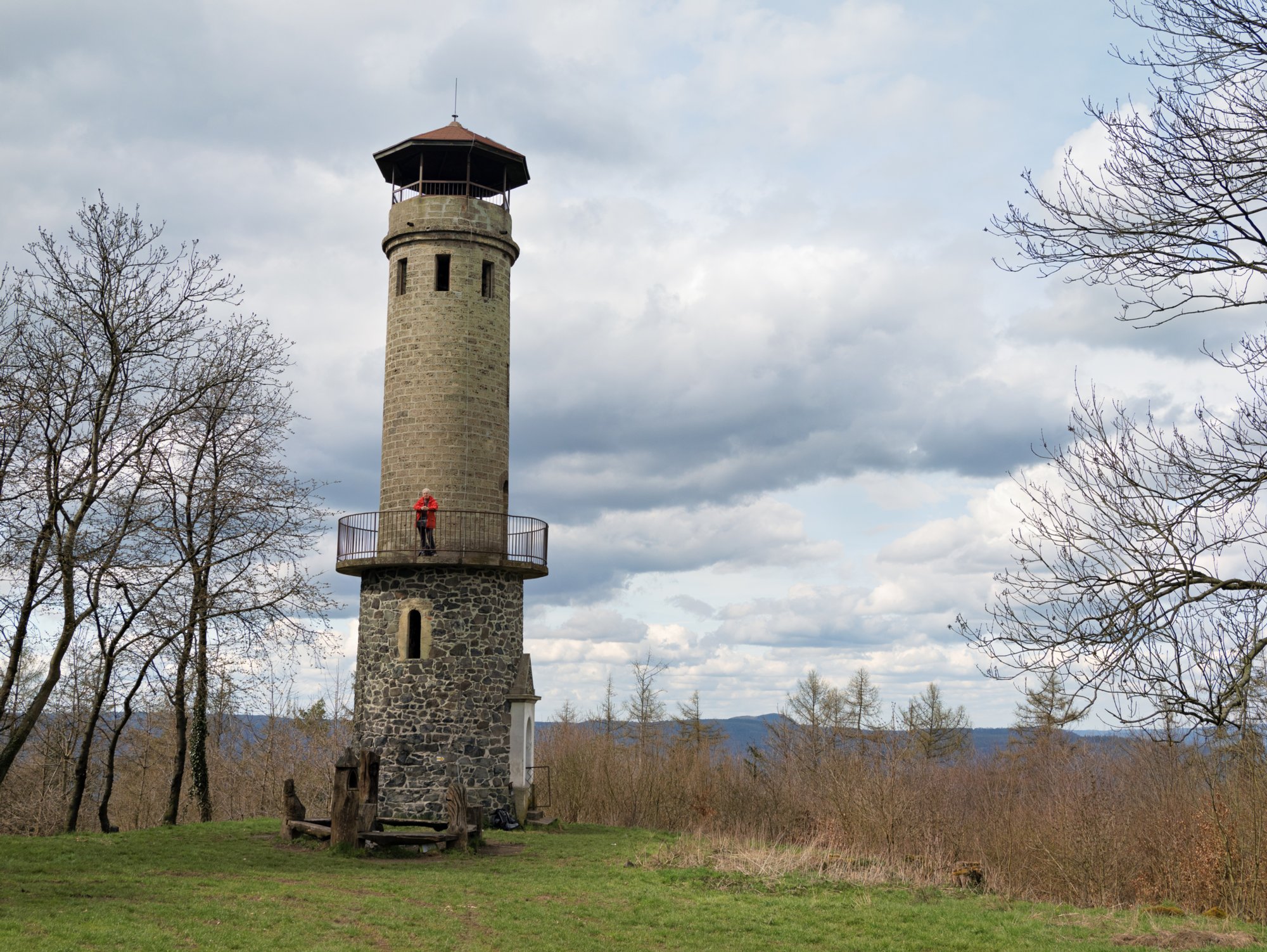 20230413_unbenannt_124_edit Aussichtsturm in Velké Chlum bei Děčín (483 m)