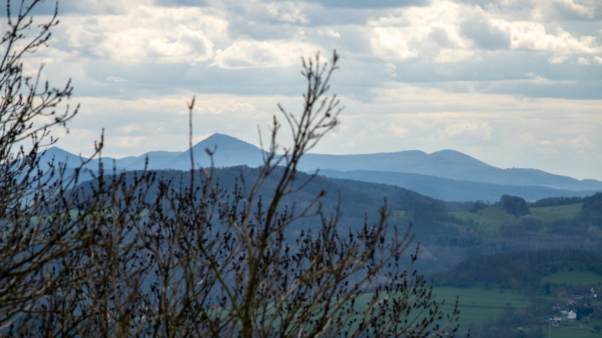 20230413_unbenannt_169-RW2_DxO_DeepPRIMEXD Blick Richtung Böhmisches Mittelgebirge zum Milleschauer