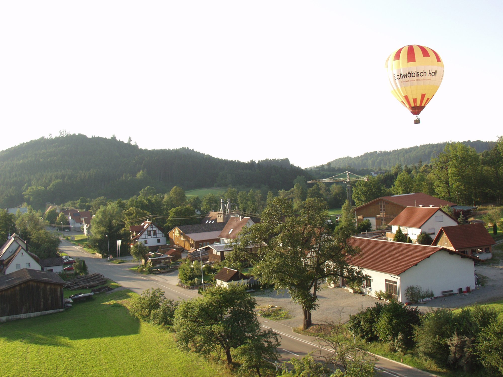 ballonfahrt_045 Ballonfahrt mit der Feuerwehr Oberrot am 28. Juli 2002 vom Kornberg nach Adolzfurt.