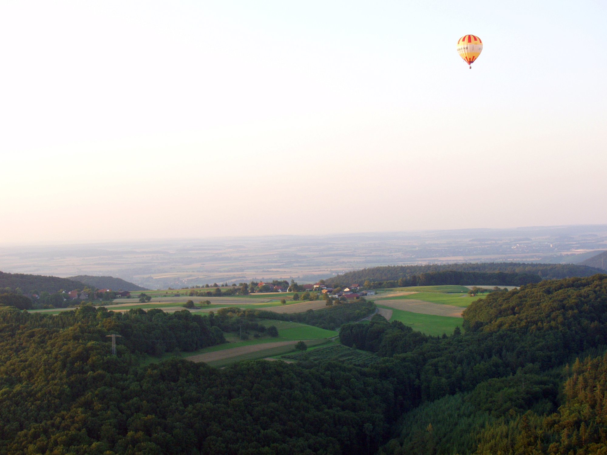 ballonfahrt_087 Ballonfahrt mit der Feuerwehr Oberrot am 28. Juli 2002 vom Kornberg nach Adolzfurt.