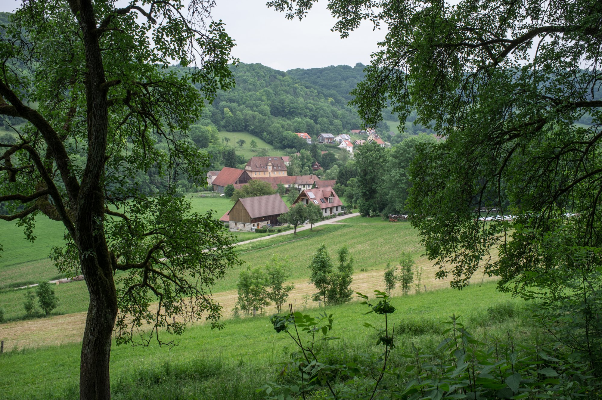 Blick auf Unterscheffach Bühlertalweg Abschnitt 3 von Vellberg bis Geislingen (Mündung der Bühler in den Kocher). Blick auf Unterscheffach.