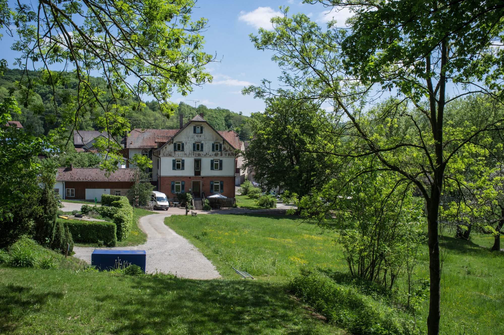 Mistlau Mistlau. Wanderung von Kirchberg (Wanderparkplatz) nach Mistlau. Über Bölgental, ehemal. Heinzenmühle, Baierlestein, Lobenhausen und teufelsklinge zurück nach Kirchberg.